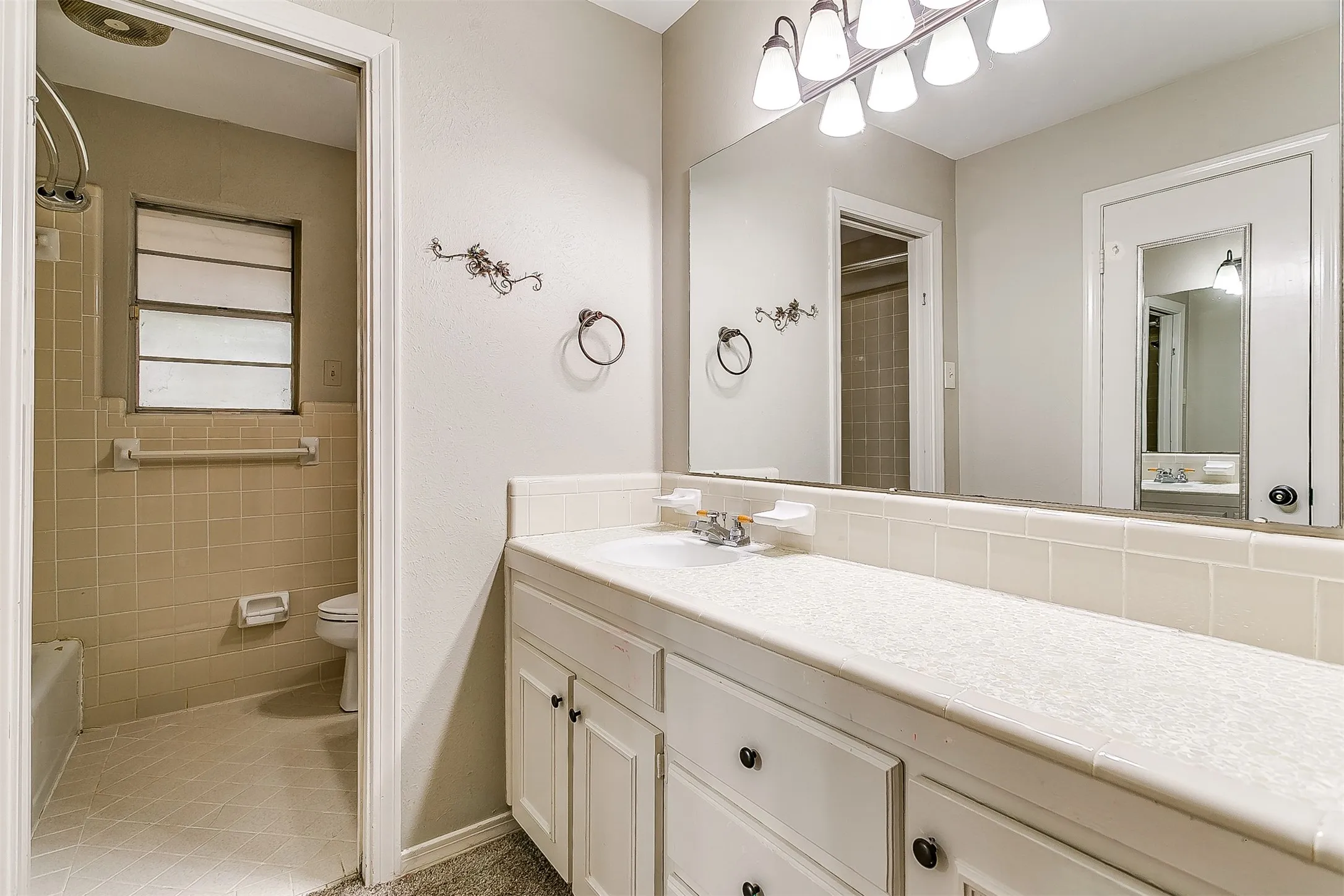 Single Family Residence For Rent in Tarrant County , 4804 Whistler Drive, Fort Worth, Texas 76133, 3 Bedroom, 2 Bathroom, 2 Garage spaces, 1,930 Sqft, built in 1968, mls#21317089, Real Estate Agent in Fort Worth, Homes For Rent in Tarrant county, Homes For Rent in Fort Worth, Realtor in Fort Worth Texas, Real Estate Brokerage Independent Realty Texas, Luminita Cordes Realtor