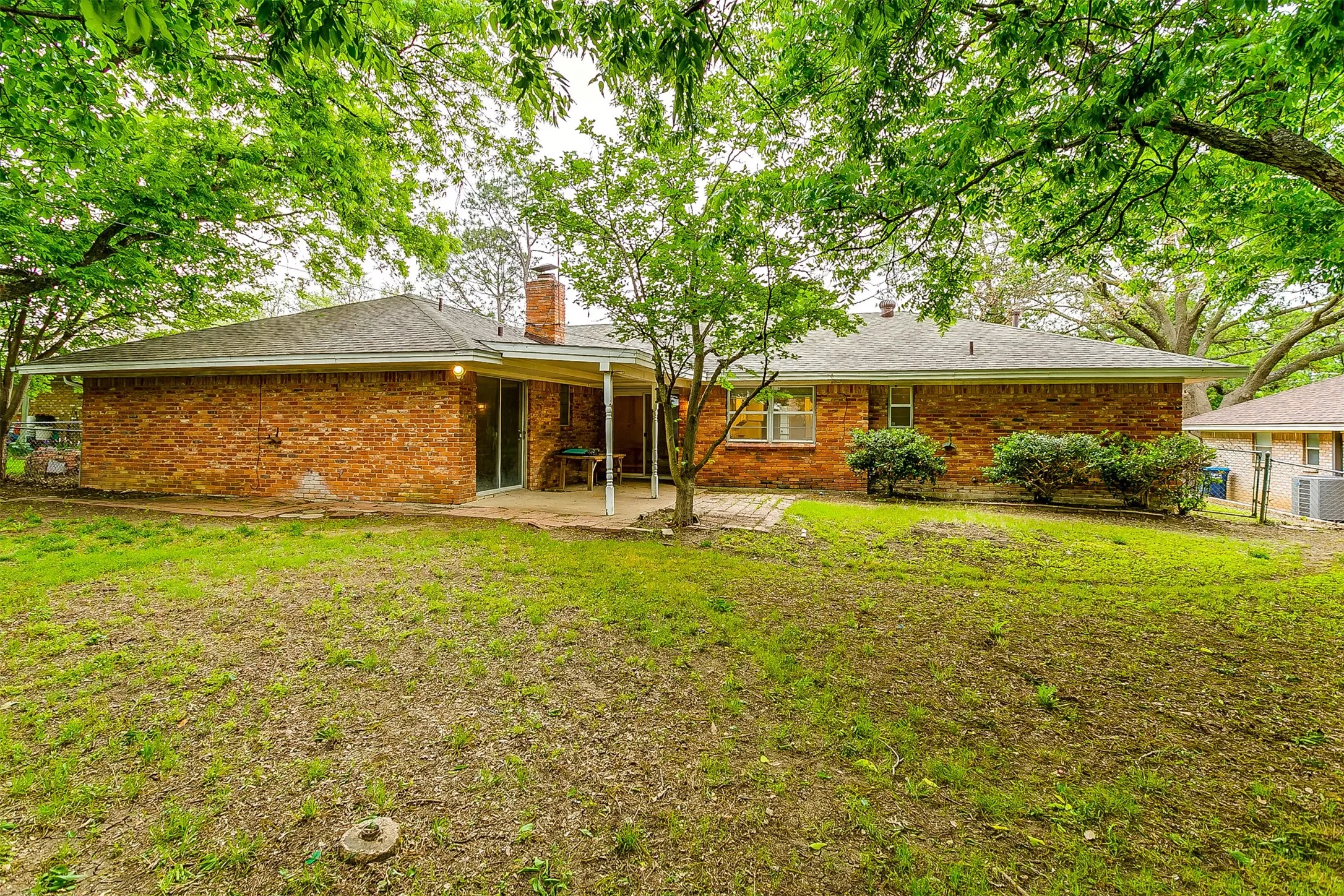 Single Family Residence For Rent in Tarrant County , 4804 Whistler Drive, Fort Worth, Texas 76133, 3 Bedroom, 2 Bathroom, 2 Garage spaces, 1,930 Sqft, built in 1968, mls#21317089, Real Estate Agent in Fort Worth, Homes For Rent in Tarrant county, Homes For Rent in Fort Worth, Realtor in Fort Worth Texas, Real Estate Brokerage Independent Realty Texas, Luminita Cordes Realtor