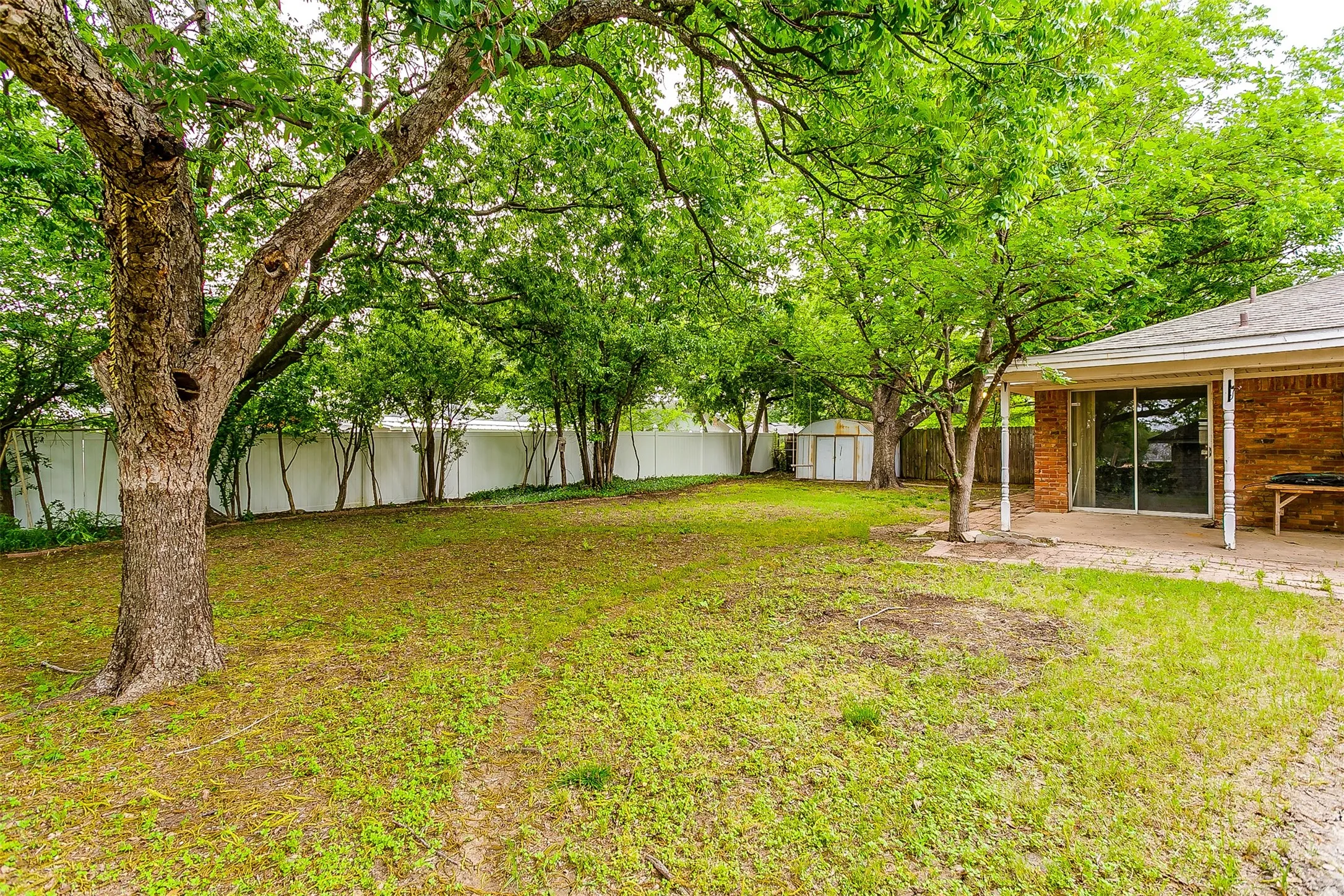 Single Family Residence For Rent in Tarrant County , 4804 Whistler Drive, Fort Worth, Texas 76133, 3 Bedroom, 2 Bathroom, 2 Garage spaces, 1,930 Sqft, built in 1968, mls#21317089, Real Estate Agent in Fort Worth, Homes For Rent in Tarrant county, Homes For Rent in Fort Worth, Realtor in Fort Worth Texas, Real Estate Brokerage Independent Realty Texas, Luminita Cordes Realtor