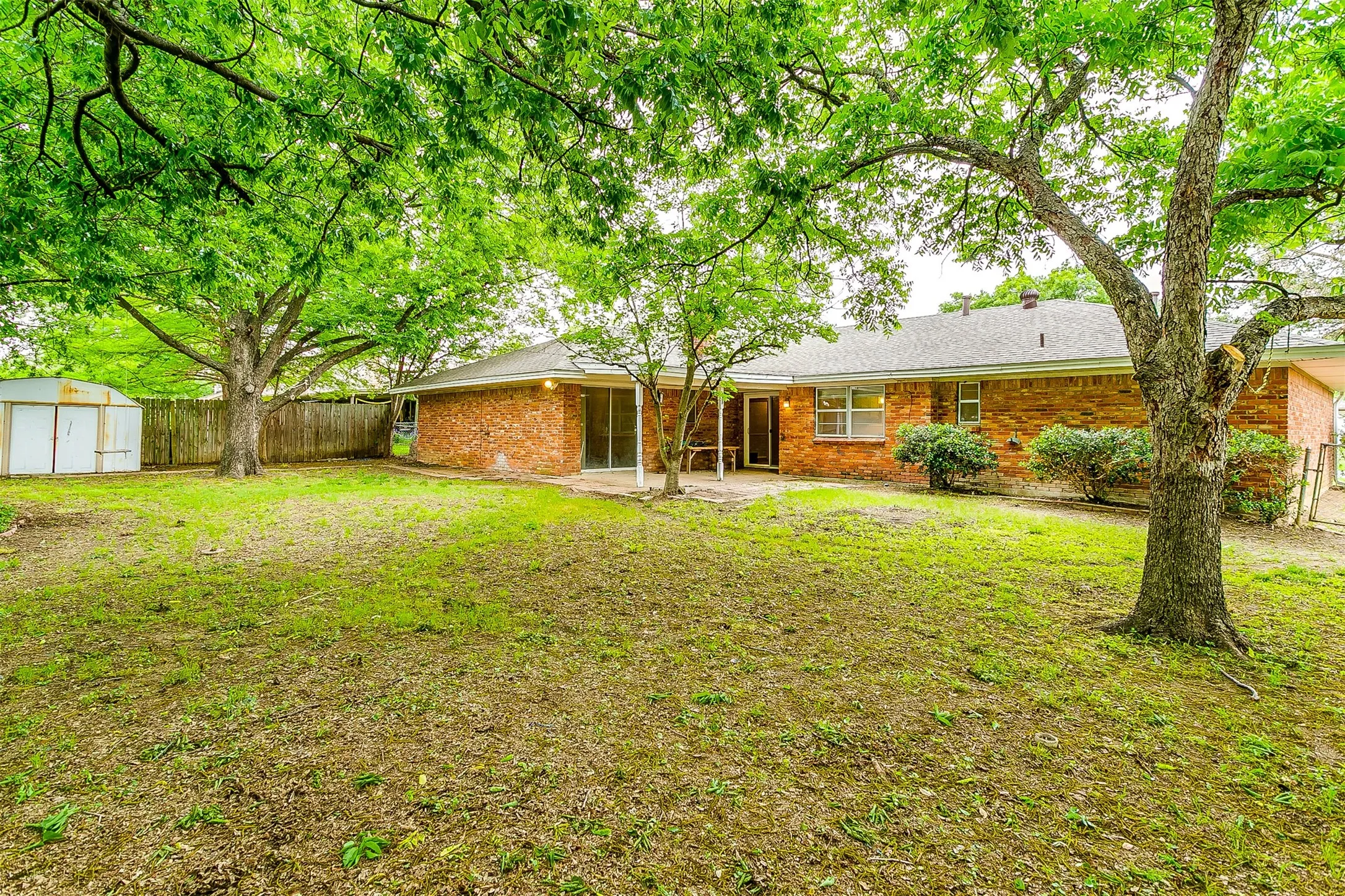 Single Family Residence For Rent in Tarrant County , 4804 Whistler Drive, Fort Worth, Texas 76133, 3 Bedroom, 2 Bathroom, 2 Garage spaces, 1,930 Sqft, built in 1968, mls#21317089, Real Estate Agent in Fort Worth, Homes For Rent in Tarrant county, Homes For Rent in Fort Worth, Realtor in Fort Worth Texas, Real Estate Brokerage Independent Realty Texas, Luminita Cordes Realtor