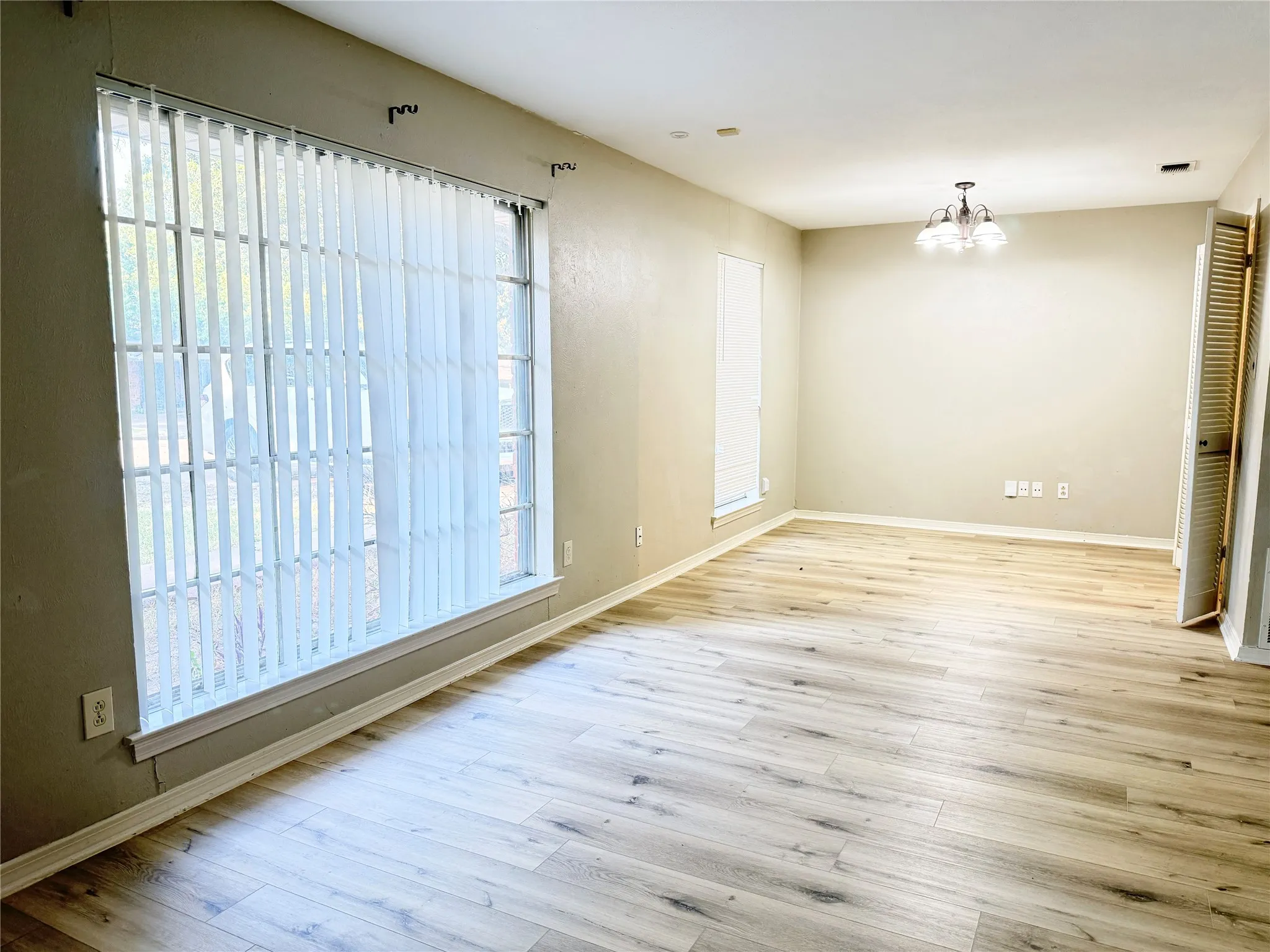Single Family Residence For Rent in Tarrant County , 4804 Whistler Drive, Fort Worth, Texas 76133, 3 Bedroom, 2 Bathroom, 2 Garage spaces, 1,930 Sqft, built in 1968, mls#21317089, Real Estate Agent in Fort Worth, Homes For Rent in Tarrant county, Homes For Rent in Fort Worth, Realtor in Fort Worth Texas, Real Estate Brokerage Independent Realty Texas, Luminita Cordes Realtor