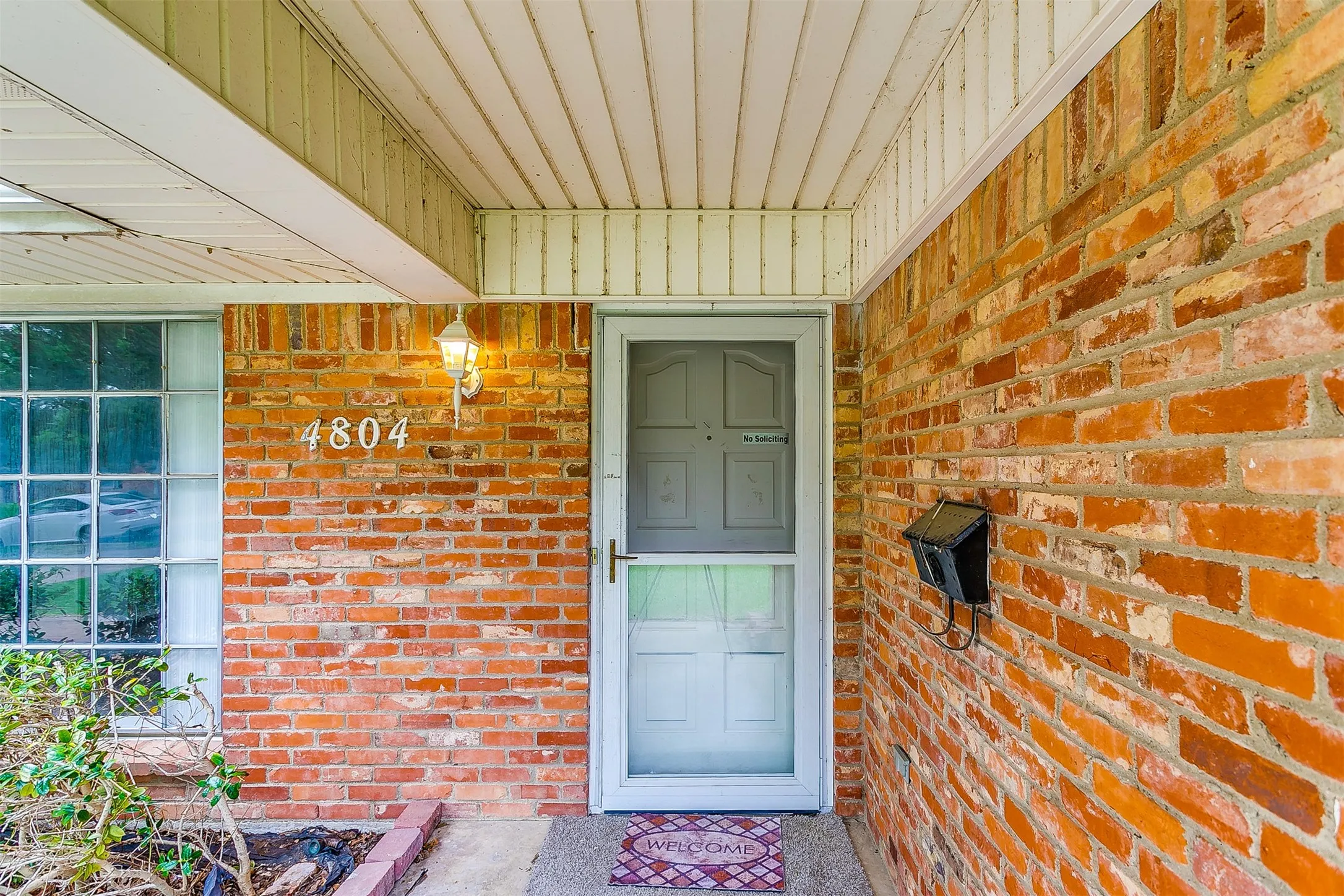 Single Family Residence For Rent in Tarrant County , 4804 Whistler Drive, Fort Worth, Texas 76133, 3 Bedroom, 2 Bathroom, 2 Garage spaces, 1,930 Sqft, built in 1968, mls#21317089, Real Estate Agent in Fort Worth, Homes For Rent in Tarrant county, Homes For Rent in Fort Worth, Realtor in Fort Worth Texas, Real Estate Brokerage Independent Realty Texas, Luminita Cordes Realtor
