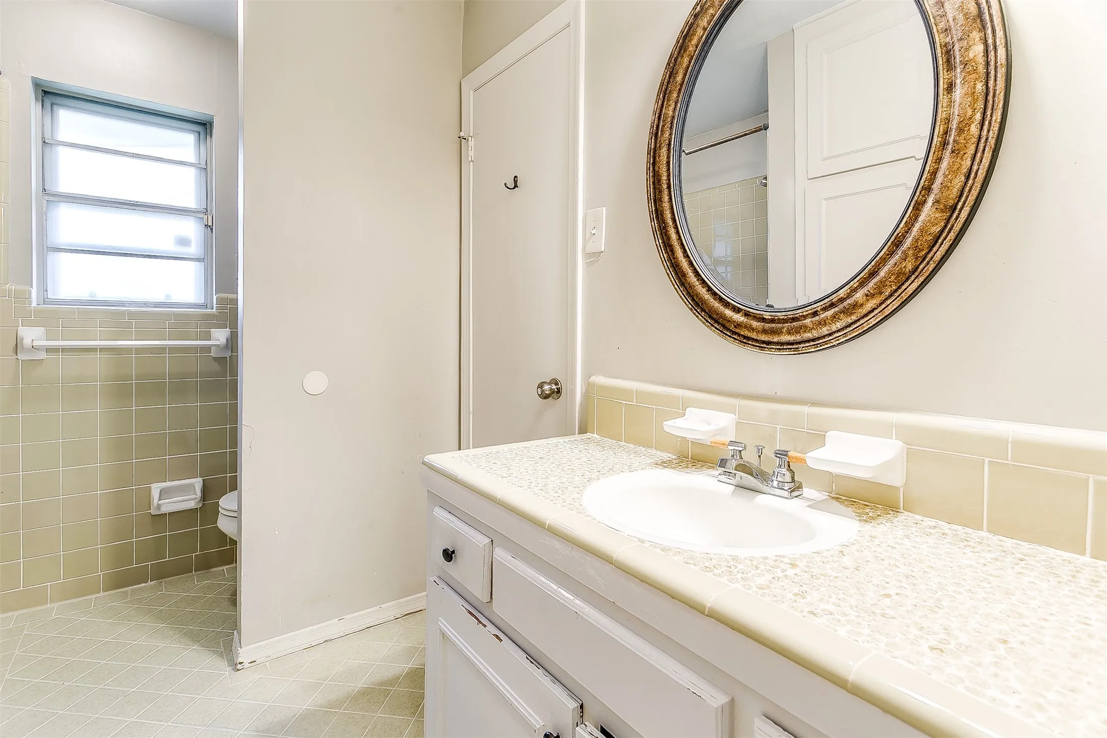 Single Family Residence For Rent in Tarrant County , 4804 Whistler Drive, Fort Worth, Texas 76133, 3 Bedroom, 2 Bathroom, 2 Garage spaces, 1,930 Sqft, built in 1968, mls#21317089, Real Estate Agent in Fort Worth, Homes For Rent in Tarrant county, Homes For Rent in Fort Worth, Realtor in Fort Worth Texas, Real Estate Brokerage Independent Realty Texas, Luminita Cordes Realtor