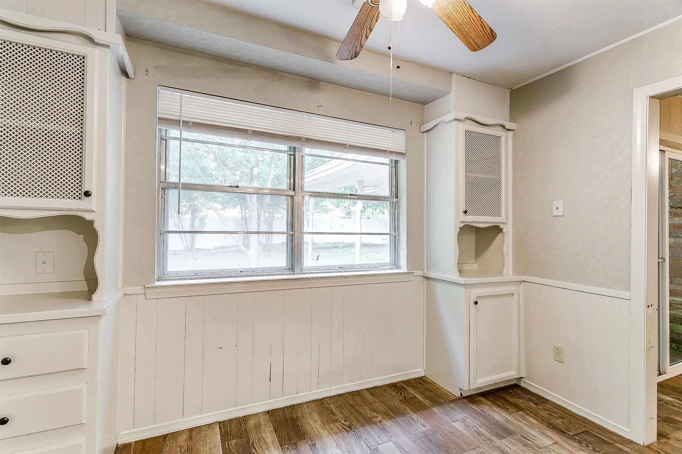 Single Family Residence For Rent in Tarrant County , 4804 Whistler Drive, Fort Worth, Texas 76133, 3 Bedroom, 2 Bathroom, 2 Garage spaces, 1,930 Sqft, built in 1968, mls#21317089, Real Estate Agent in Fort Worth, Homes For Rent in Tarrant county, Homes For Rent in Fort Worth, Realtor in Fort Worth Texas, Real Estate Brokerage Independent Realty Texas, Luminita Cordes Realtor