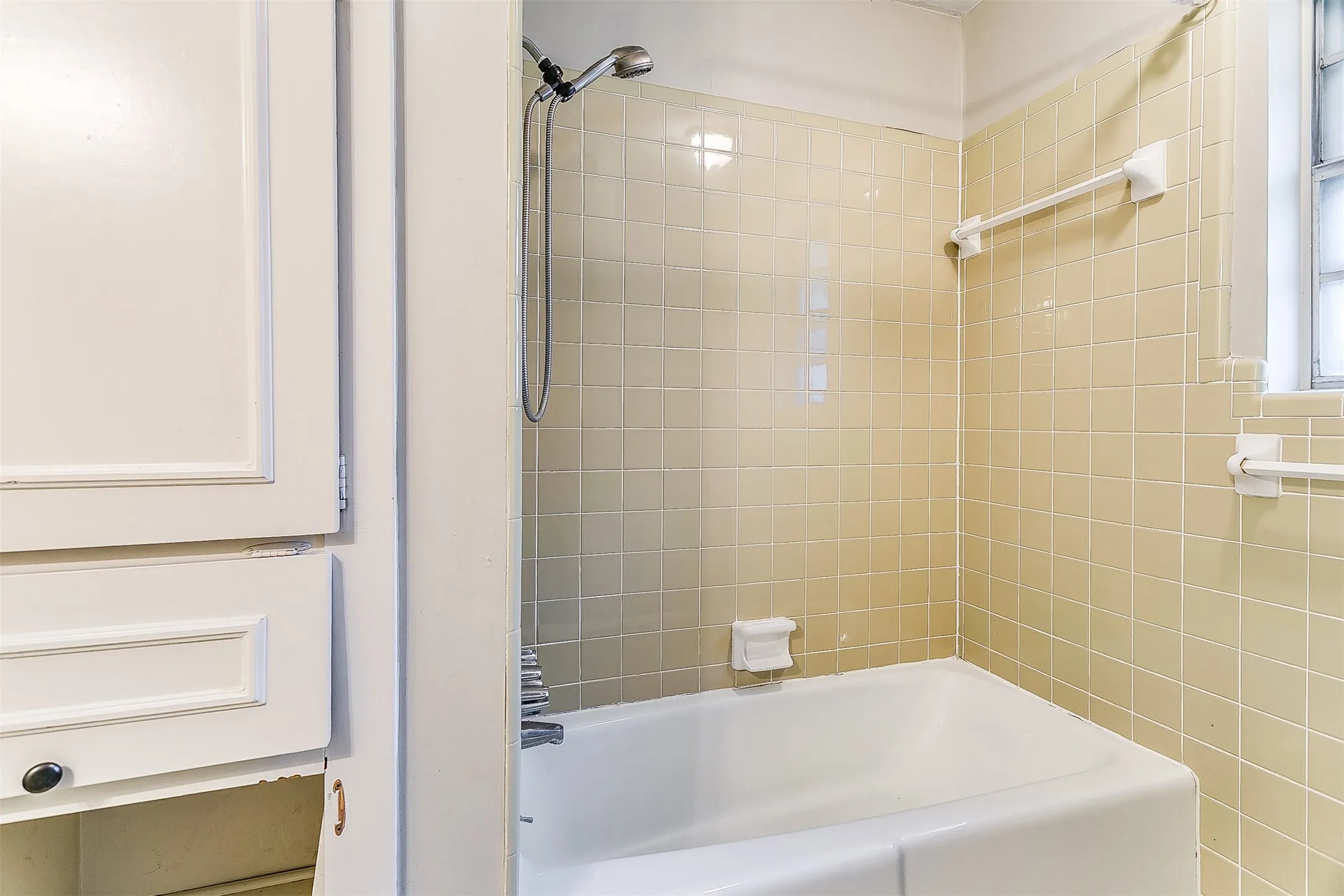 Single Family Residence For Rent in Tarrant County , 4804 Whistler Drive, Fort Worth, Texas 76133, 3 Bedroom, 2 Bathroom, 2 Garage spaces, 1,930 Sqft, built in 1968, mls#21317089, Real Estate Agent in Fort Worth, Homes For Rent in Tarrant county, Homes For Rent in Fort Worth, Realtor in Fort Worth Texas, Real Estate Brokerage Independent Realty Texas, Luminita Cordes Realtor