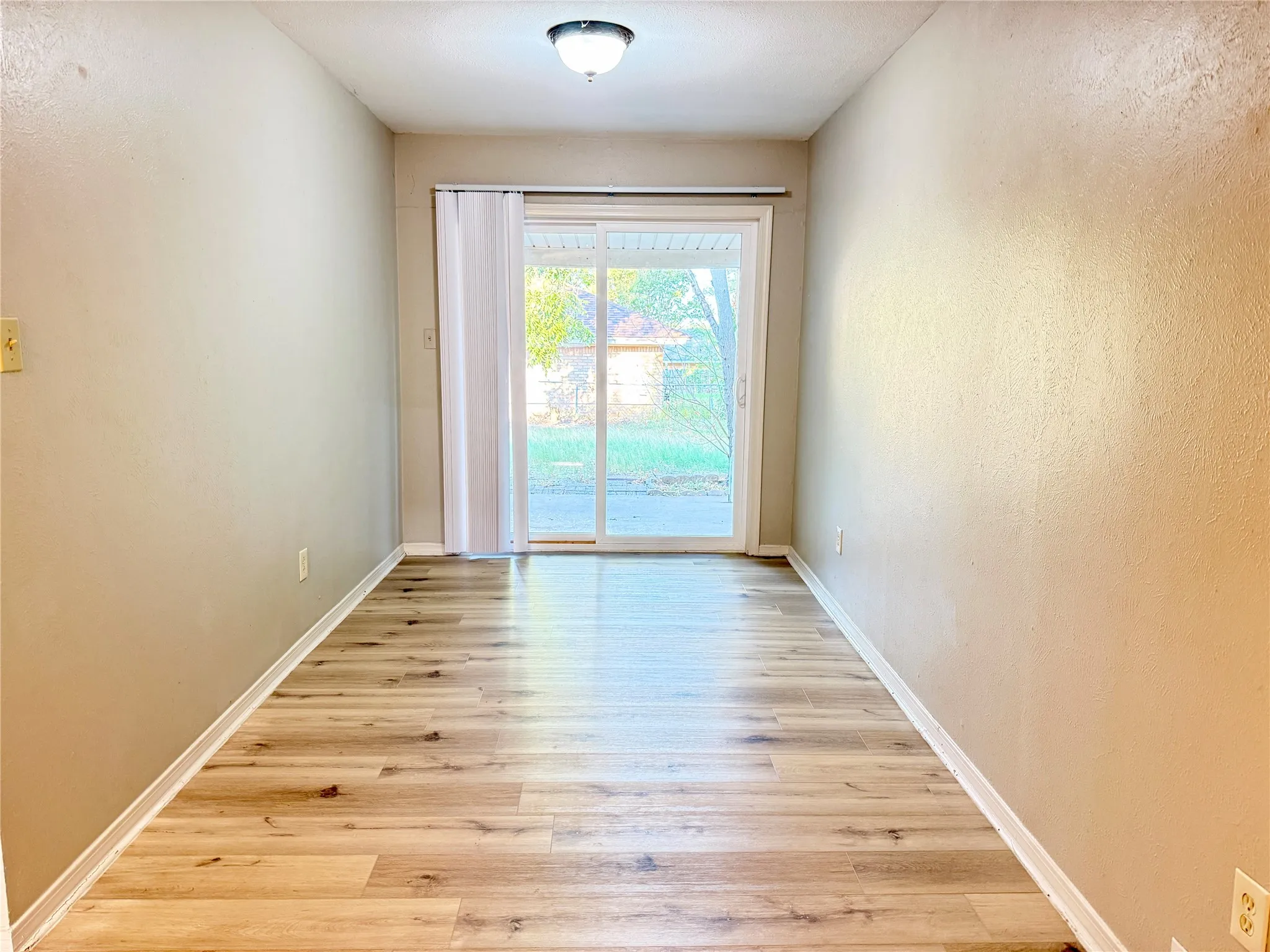 Single Family Residence For Rent in Tarrant County , 4804 Whistler Drive, Fort Worth, Texas 76133, 3 Bedroom, 2 Bathroom, 2 Garage spaces, 1,930 Sqft, built in 1968, mls#21317089, Real Estate Agent in Fort Worth, Homes For Rent in Tarrant county, Homes For Rent in Fort Worth, Realtor in Fort Worth Texas, Real Estate Brokerage Independent Realty Texas, Luminita Cordes Realtor