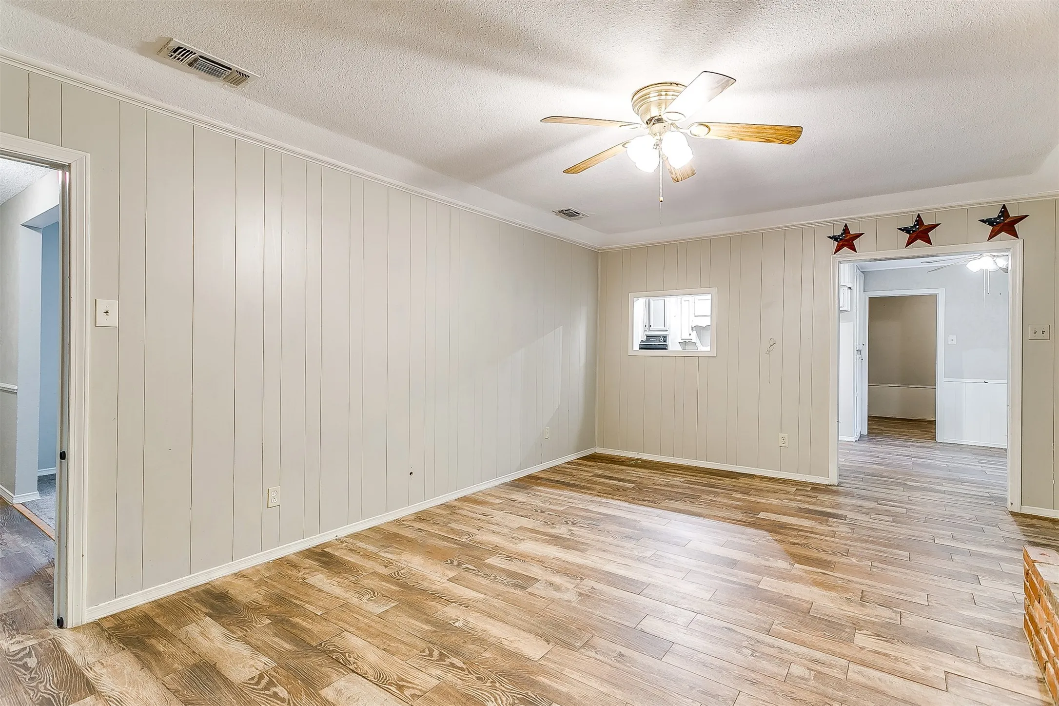 Single Family Residence For Rent in Tarrant County , 4804 Whistler Drive, Fort Worth, Texas 76133, 3 Bedroom, 2 Bathroom, 2 Garage spaces, 1,930 Sqft, built in 1968, mls#21317089, Real Estate Agent in Fort Worth, Homes For Rent in Tarrant county, Homes For Rent in Fort Worth, Realtor in Fort Worth Texas, Real Estate Brokerage Independent Realty Texas, Luminita Cordes Realtor