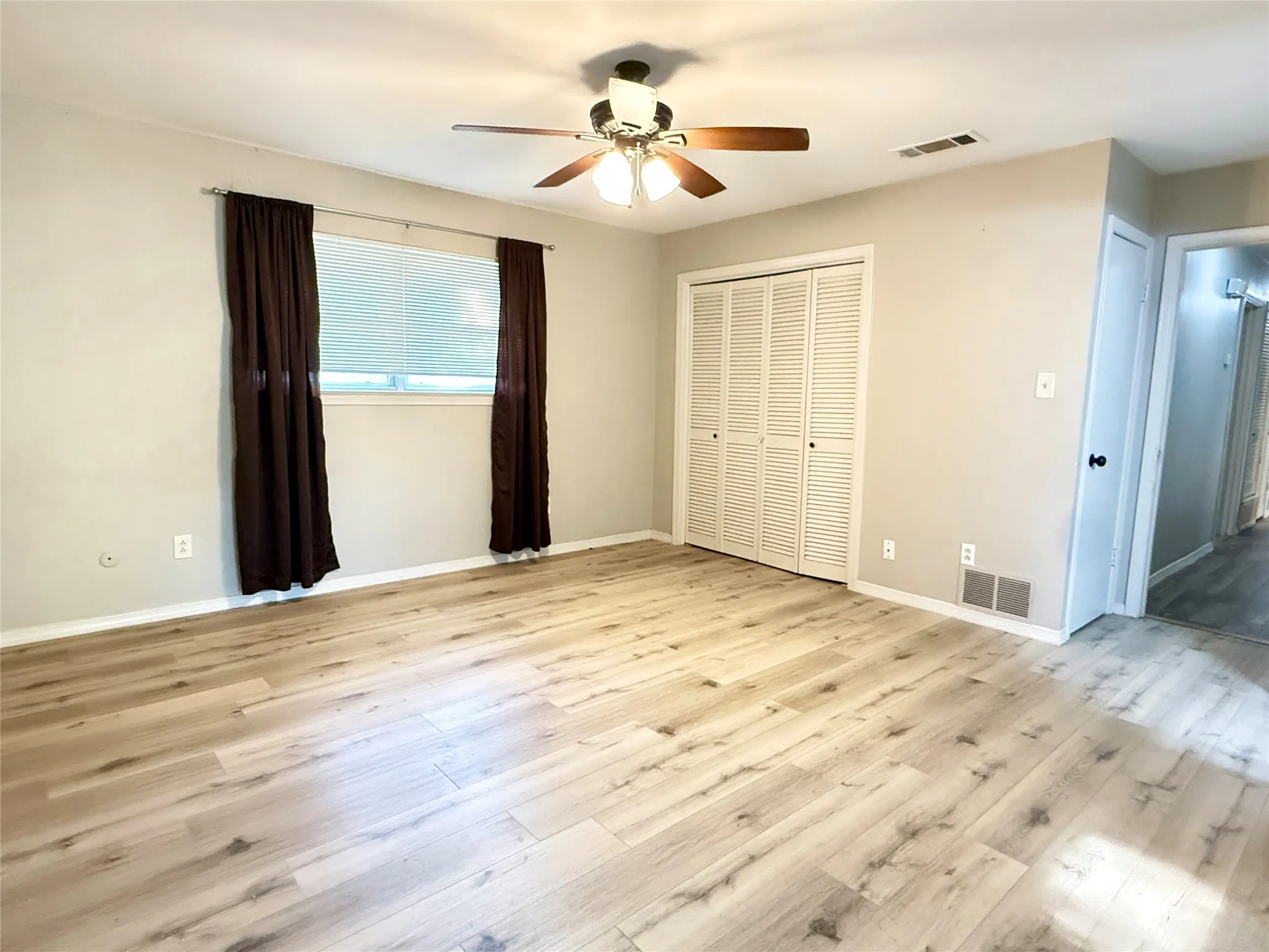 Single Family Residence For Rent in Tarrant County , 4804 Whistler Drive, Fort Worth, Texas 76133, 3 Bedroom, 2 Bathroom, 2 Garage spaces, 1,930 Sqft, built in 1968, mls#21317089, Real Estate Agent in Fort Worth, Homes For Rent in Tarrant county, Homes For Rent in Fort Worth, Realtor in Fort Worth Texas, Real Estate Brokerage Independent Realty Texas, Luminita Cordes Realtor