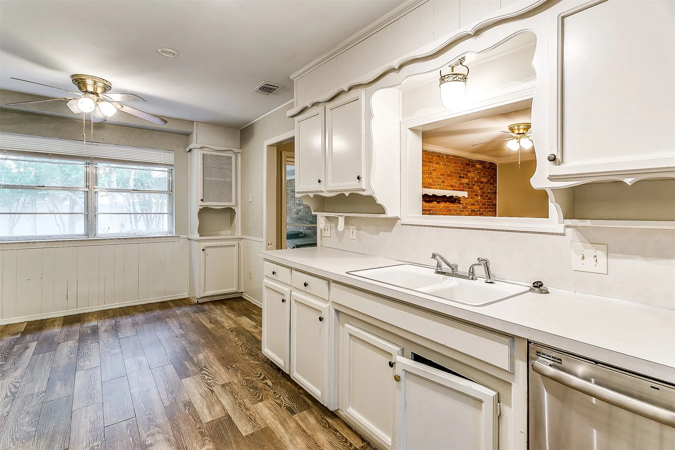 Single Family Residence For Rent in Tarrant County , 4804 Whistler Drive, Fort Worth, Texas 76133, 3 Bedroom, 2 Bathroom, 2 Garage spaces, 1,930 Sqft, built in 1968, mls#21317089, Real Estate Agent in Fort Worth, Homes For Rent in Tarrant county, Homes For Rent in Fort Worth, Realtor in Fort Worth Texas, Real Estate Brokerage Independent Realty Texas, Luminita Cordes Realtor