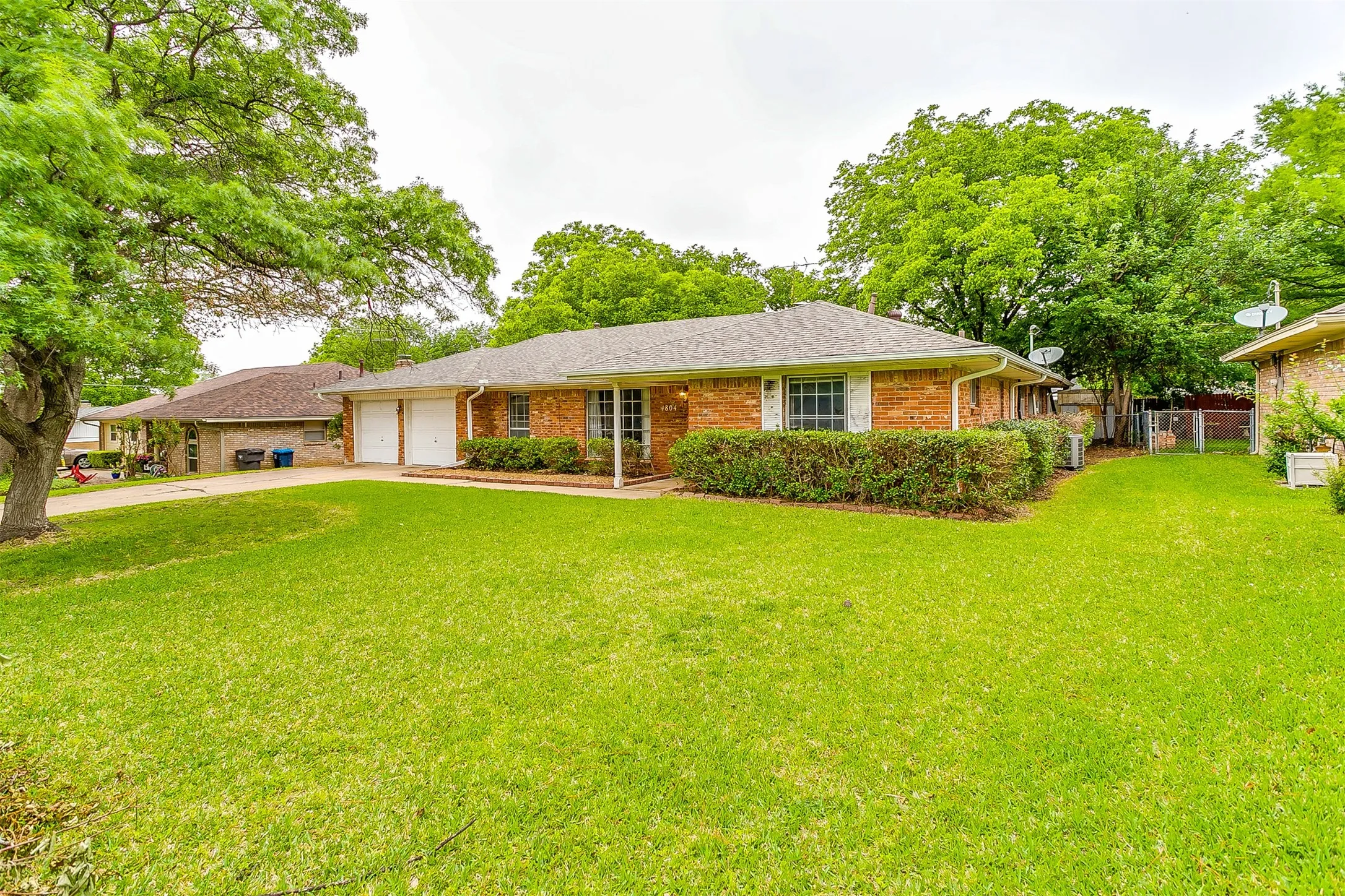 Single Family Residence For Rent in Tarrant County , 4804 Whistler Drive, Fort Worth, Texas 76133, 3 Bedroom, 2 Bathroom, 2 Garage spaces, 1,930 Sqft, built in 1968, mls#21317089, Real Estate Agent in Fort Worth, Homes For Rent in Tarrant county, Homes For Rent in Fort Worth, Realtor in Fort Worth Texas, Real Estate Brokerage Independent Realty Texas, Luminita Cordes Realtor