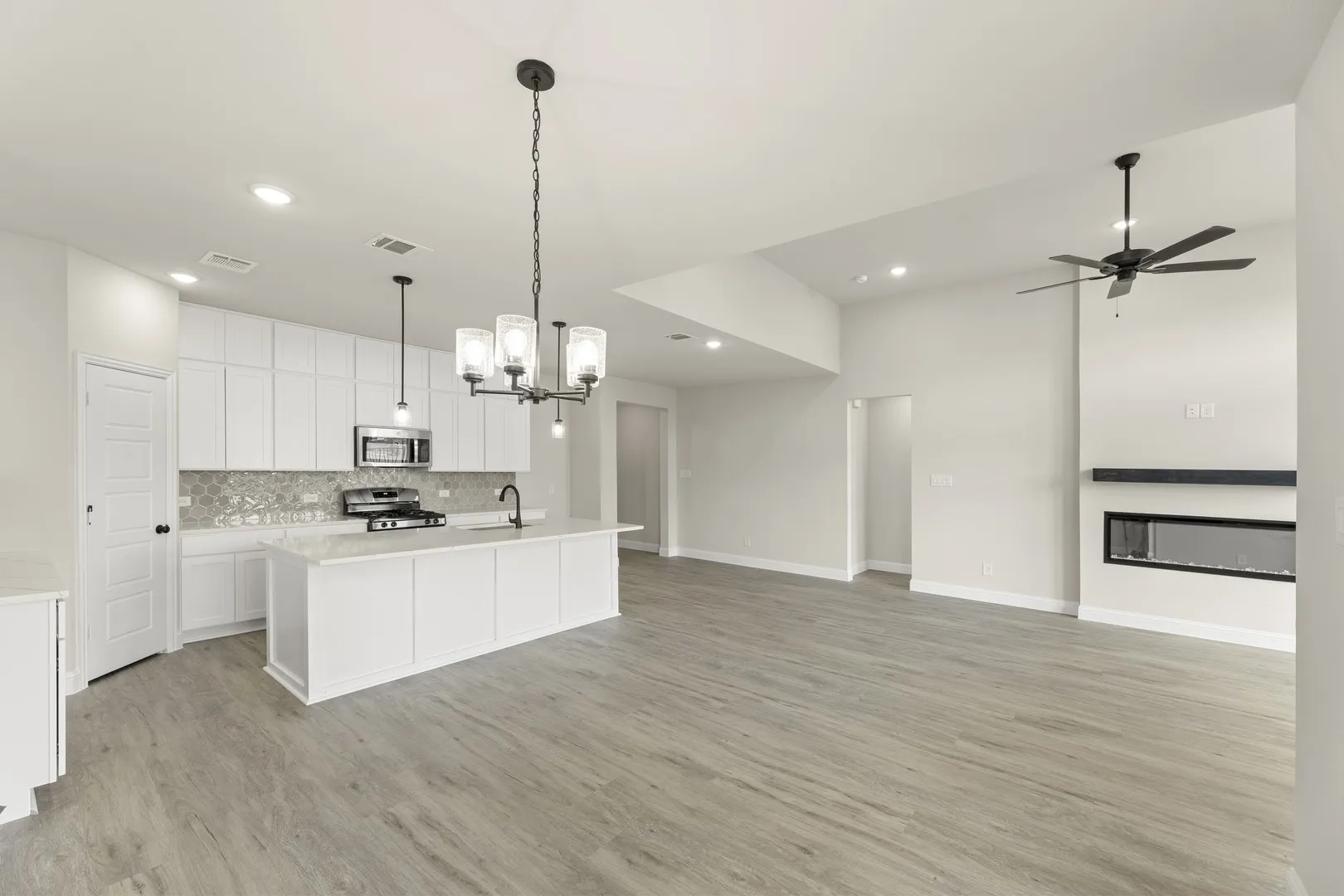 15. 2452 Wheatfield - Dining (2)