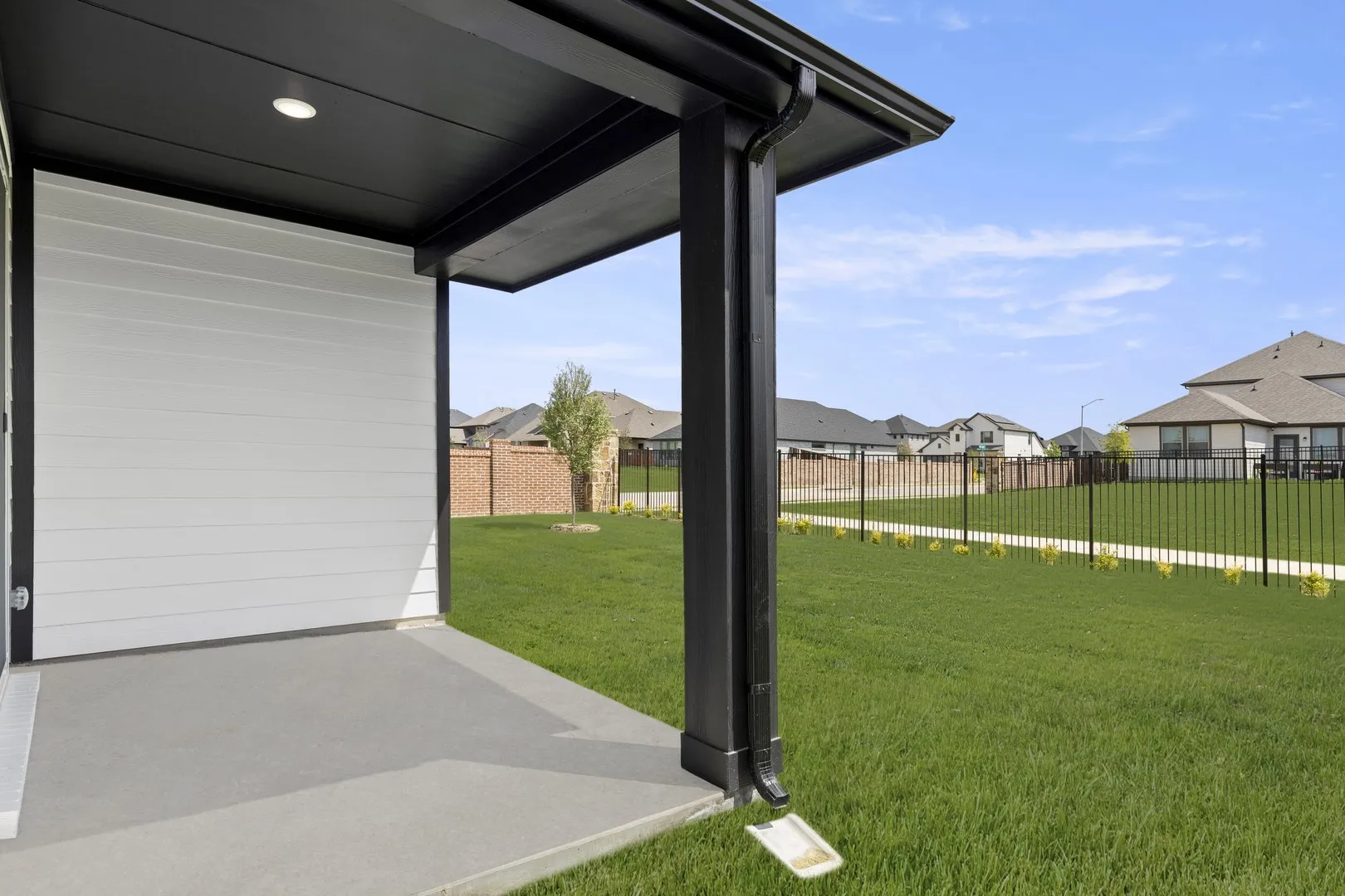 25. 2452 Wheatfield - Patio