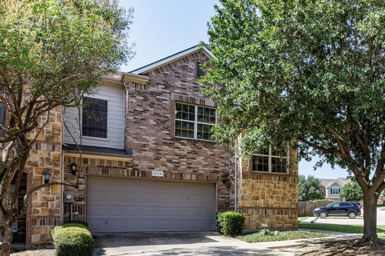 Single Family Residence For Sale in Dallas County , 4134 Florence Drive, Irving, Texas 75038, 2 Bedroom, 3 Bathroom, 2 Garage spaces, 1,857 Sqft, built in 2008, mls#21321869, Real Estate Agent in Irving, Homes For Sale in Dallas county, Homes For Sale in Irving, Realtor in Irving Texas, Real Estate Brokerage Independent Realty Texas, Luminita Cordes Realtor