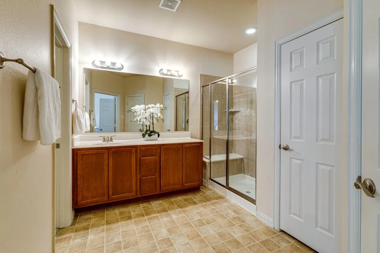 Single Family Residence For Sale in Dallas County , 4134 Florence Drive, Irving, Texas 75038, 2 Bedroom, 3 Bathroom, 2 Garage spaces, 1,857 Sqft, built in 2008, mls#21321869, Real Estate Agent in Irving, Homes For Sale in Dallas county, Homes For Sale in Irving, Realtor in Irving Texas, Real Estate Brokerage Independent Realty Texas, Luminita Cordes Realtor