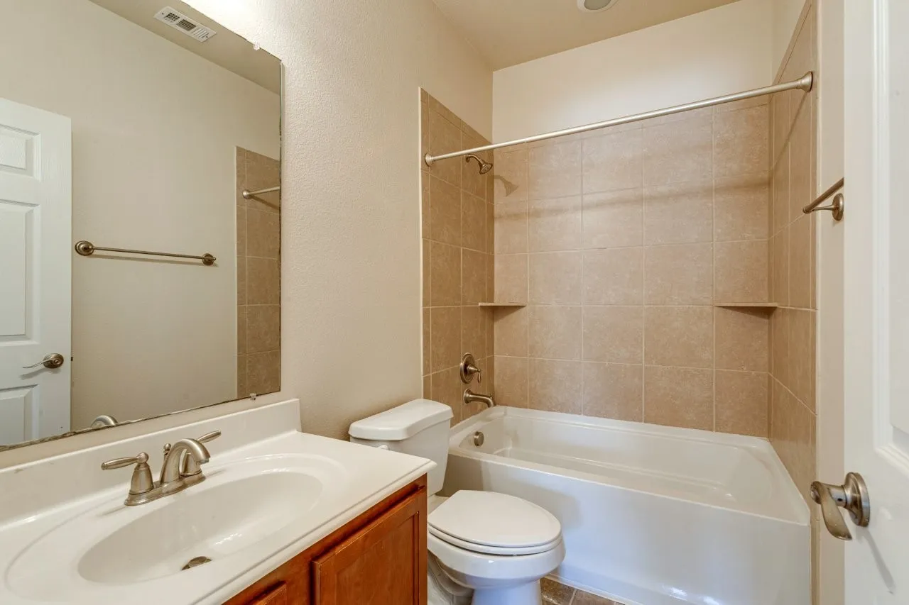 Single Family Residence For Sale in Dallas County , 4134 Florence Drive, Irving, Texas 75038, 2 Bedroom, 3 Bathroom, 2 Garage spaces, 1,857 Sqft, built in 2008, mls#21321869, Real Estate Agent in Irving, Homes For Sale in Dallas county, Homes For Sale in Irving, Realtor in Irving Texas, Real Estate Brokerage Independent Realty Texas, Luminita Cordes Realtor
