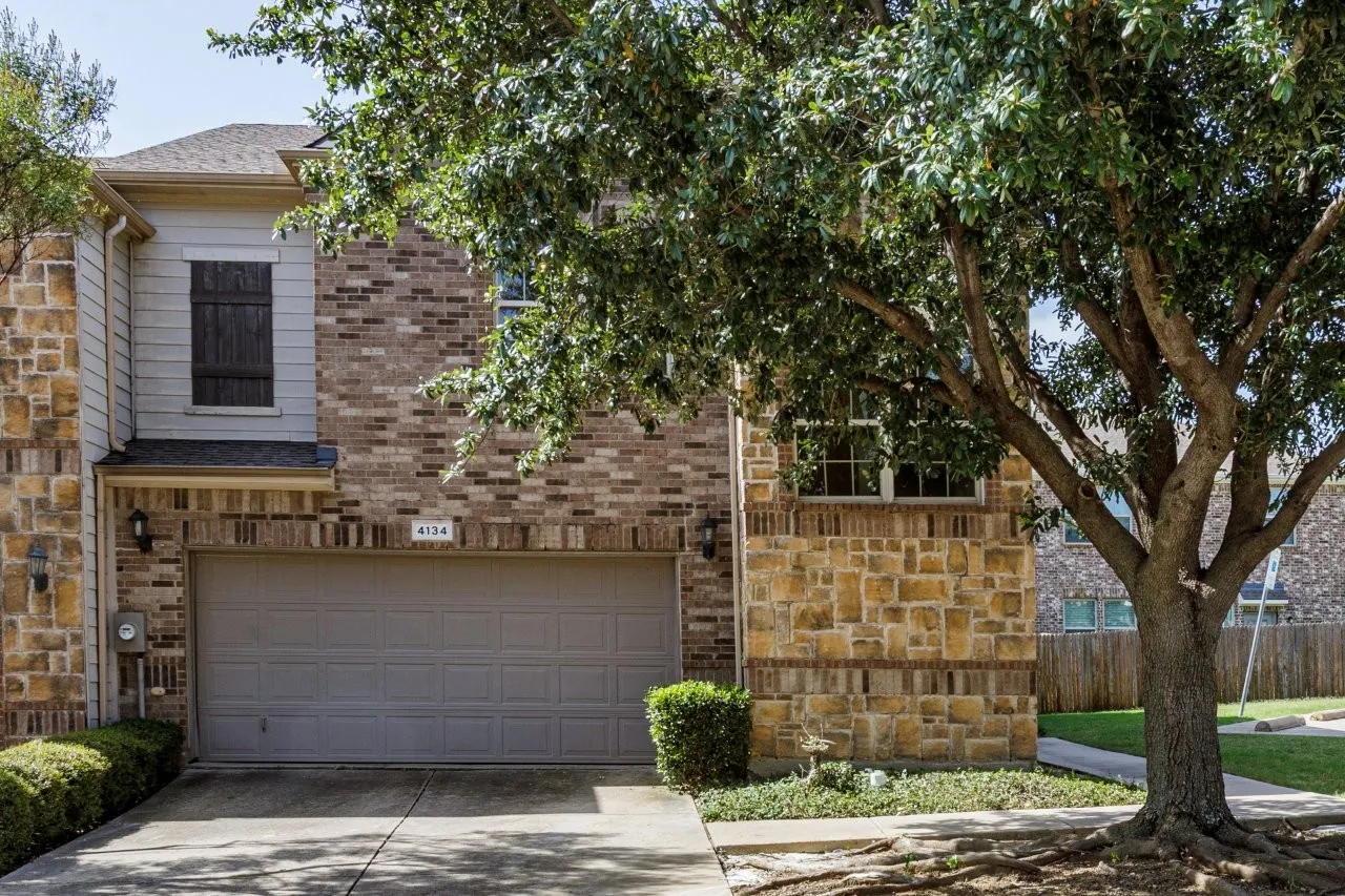 Single Family Residence For Sale in Dallas County , 4134 Florence Drive, Irving, Texas 75038, 2 Bedroom, 3 Bathroom, 2 Garage spaces, 1,857 Sqft, built in 2008, mls#21321869, Real Estate Agent in Irving, Homes For Sale in Dallas county, Homes For Sale in Irving, Realtor in Irving Texas, Real Estate Brokerage Independent Realty Texas, Luminita Cordes Realtor