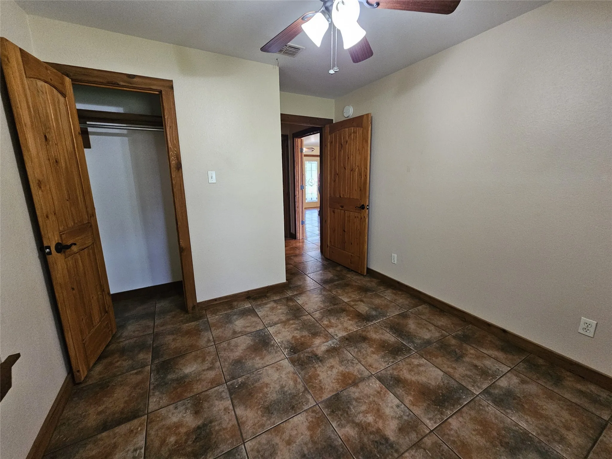 Single Family Residence For Sale in Henderson County , 529 Wildewood Drive, Chandler, Texas 75758, 3 Bedroom, 2 Bathroom, Garage spaces, 1,364 Sqft, built in 2007, mls#21300206, Real Estate Agent in Chandler, Homes For Sale in Henderson county, Homes For Sale in Chandler, Realtor in Chandler Texas, Real Estate Brokerage Independent Realty Texas, Luminita Cordes Realtor