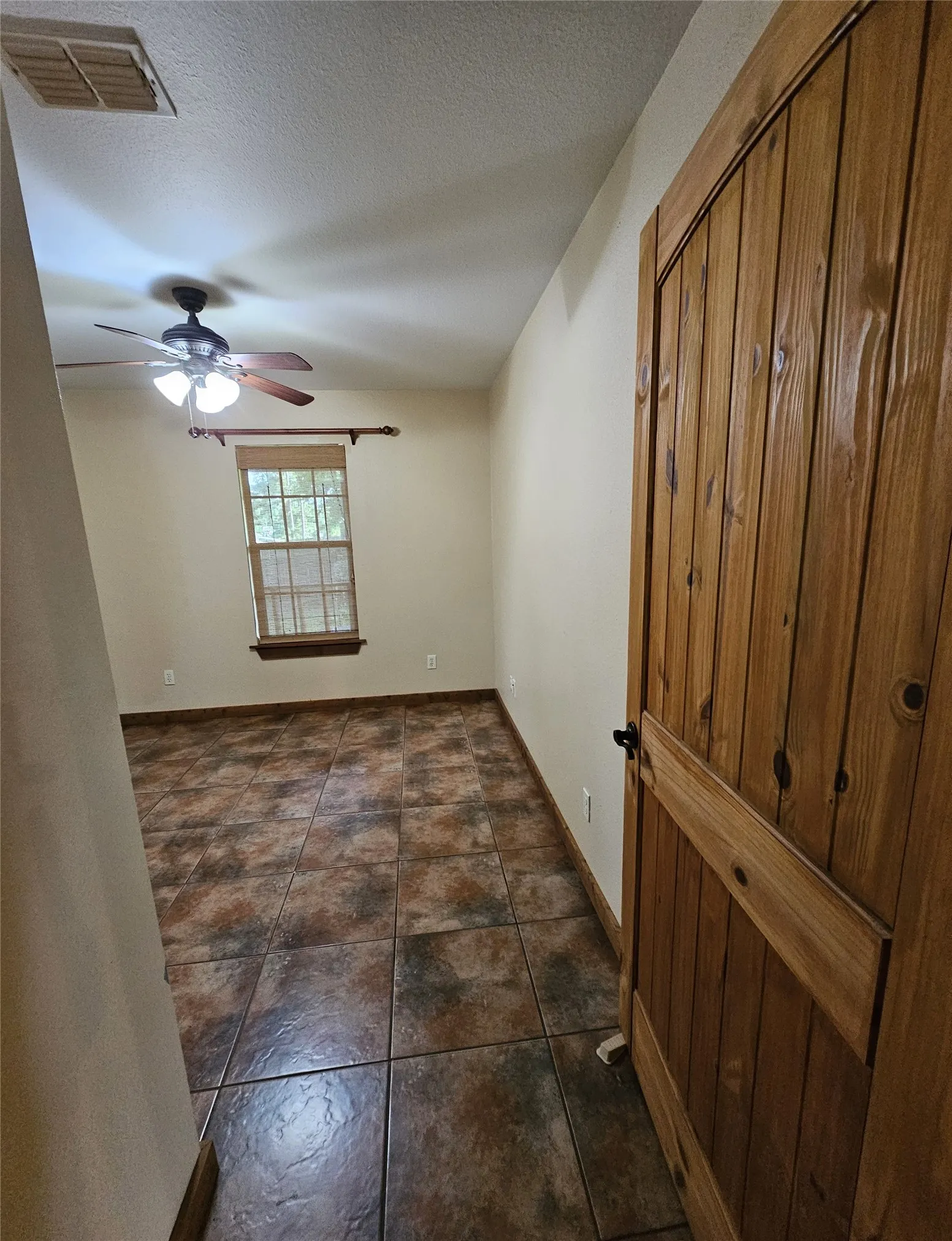 Single Family Residence For Sale in Henderson County , 529 Wildewood Drive, Chandler, Texas 75758, 3 Bedroom, 2 Bathroom, Garage spaces, 1,364 Sqft, built in 2007, mls#21300206, Real Estate Agent in Chandler, Homes For Sale in Henderson county, Homes For Sale in Chandler, Realtor in Chandler Texas, Real Estate Brokerage Independent Realty Texas, Luminita Cordes Realtor