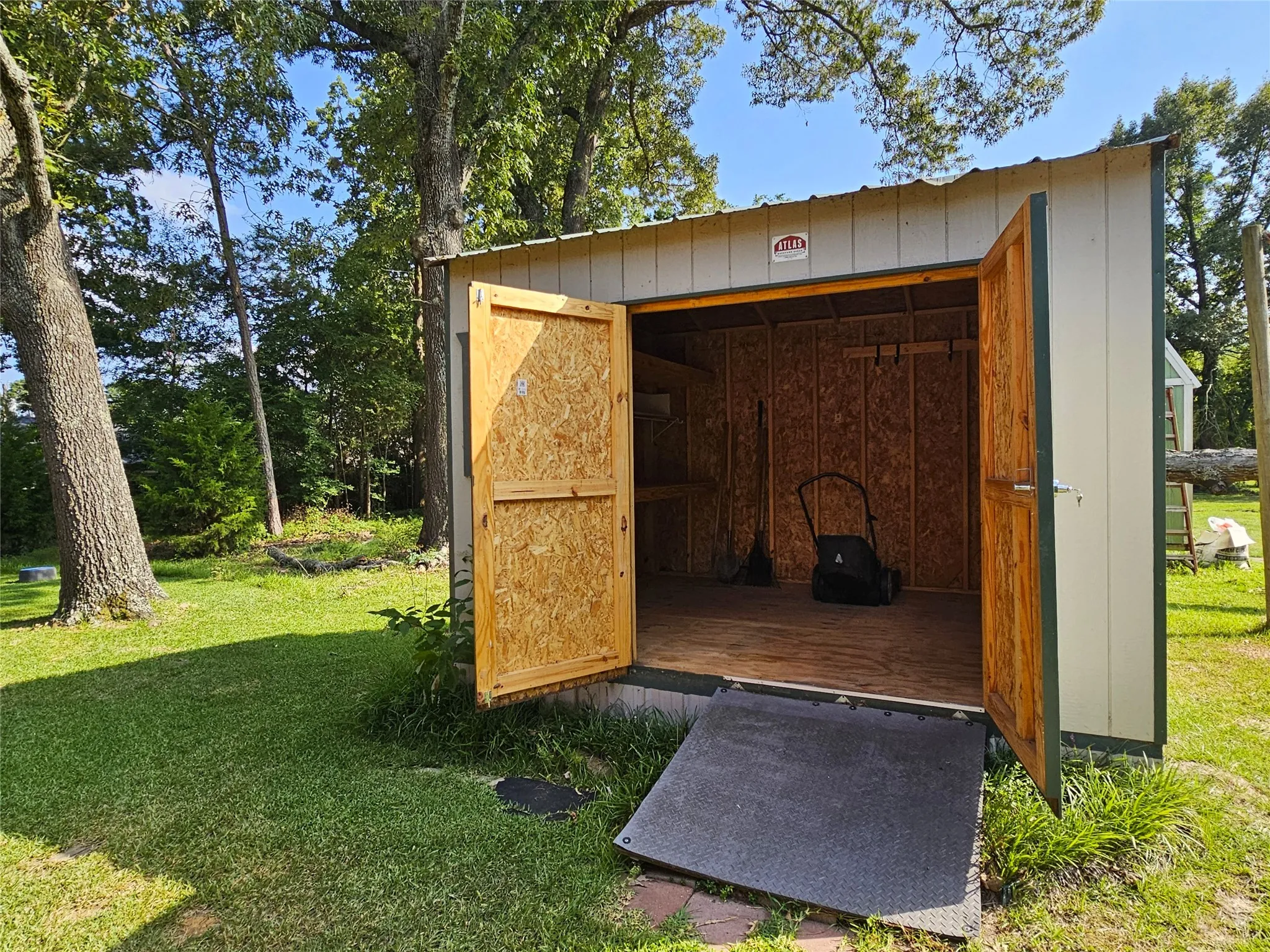 Single Family Residence For Sale in Henderson County , 529 Wildewood Drive, Chandler, Texas 75758, 3 Bedroom, 2 Bathroom, Garage spaces, 1,364 Sqft, built in 2007, mls#21300206, Real Estate Agent in Chandler, Homes For Sale in Henderson county, Homes For Sale in Chandler, Realtor in Chandler Texas, Real Estate Brokerage Independent Realty Texas, Luminita Cordes Realtor