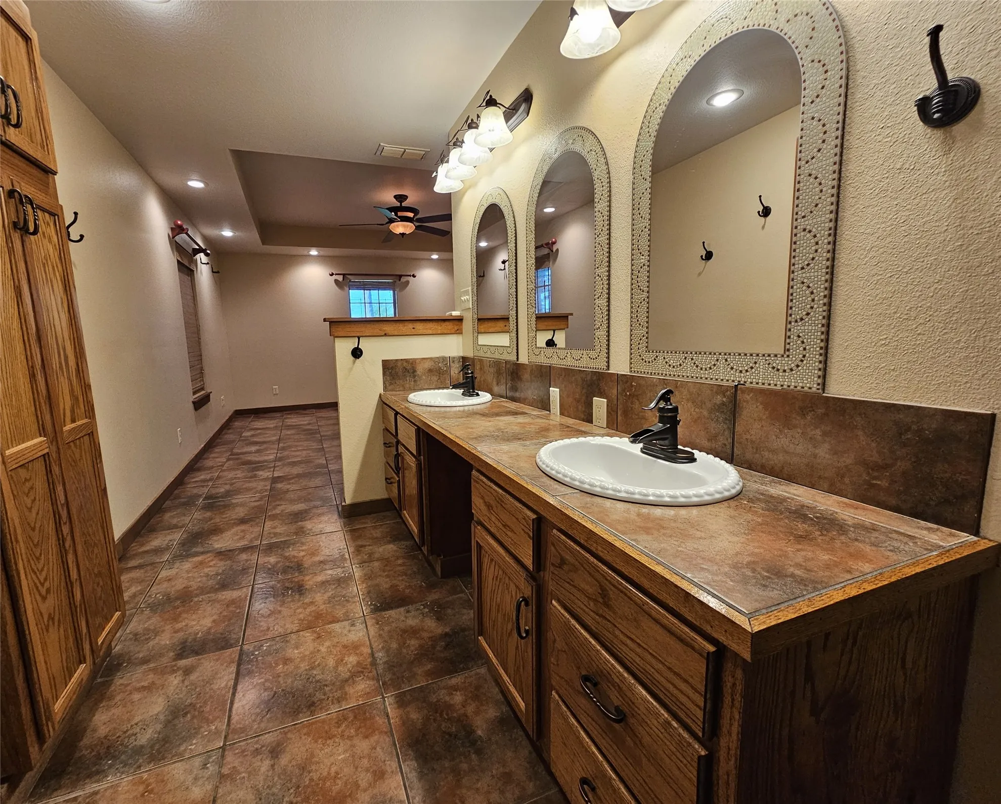 Single Family Residence For Sale in Henderson County , 529 Wildewood Drive, Chandler, Texas 75758, 3 Bedroom, 2 Bathroom, Garage spaces, 1,364 Sqft, built in 2007, mls#21300206, Real Estate Agent in Chandler, Homes For Sale in Henderson county, Homes For Sale in Chandler, Realtor in Chandler Texas, Real Estate Brokerage Independent Realty Texas, Luminita Cordes Realtor