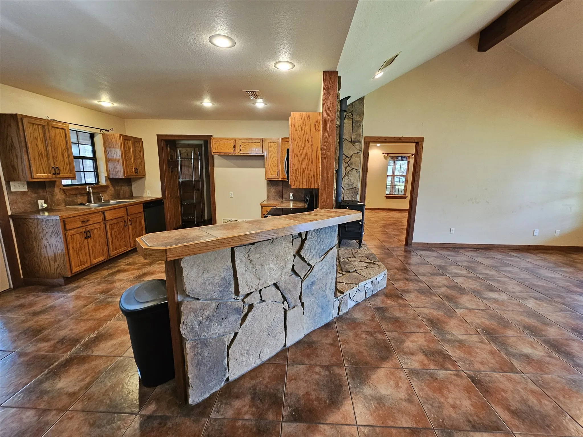 Single Family Residence For Sale in Henderson County , 529 Wildewood Drive, Chandler, Texas 75758, 3 Bedroom, 2 Bathroom, Garage spaces, 1,364 Sqft, built in 2007, mls#21300206, Real Estate Agent in Chandler, Homes For Sale in Henderson county, Homes For Sale in Chandler, Realtor in Chandler Texas, Real Estate Brokerage Independent Realty Texas, Luminita Cordes Realtor