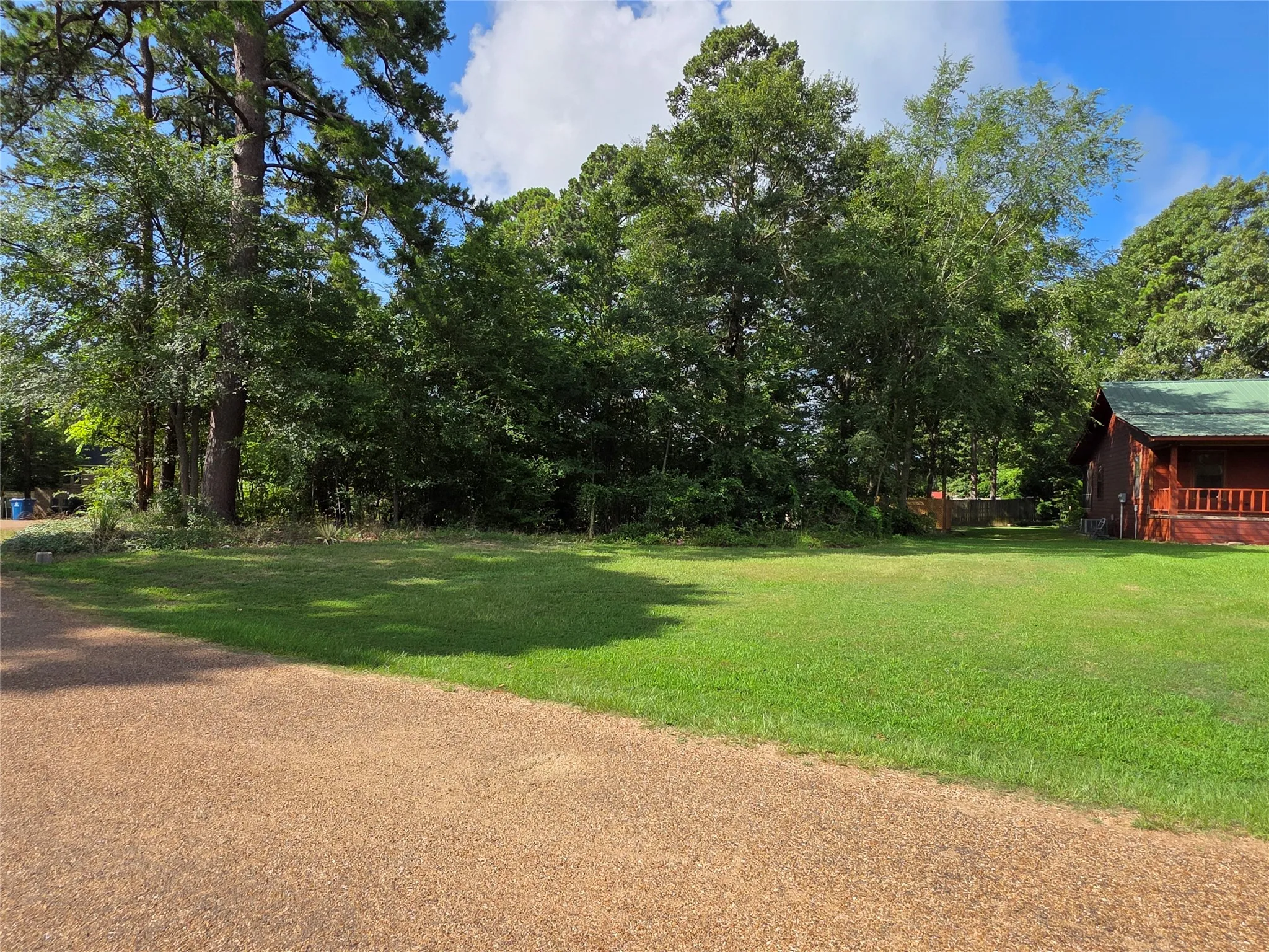 Single Family Residence For Sale in Henderson County , 529 Wildewood Drive, Chandler, Texas 75758, 3 Bedroom, 2 Bathroom, Garage spaces, 1,364 Sqft, built in 2007, mls#21300206, Real Estate Agent in Chandler, Homes For Sale in Henderson county, Homes For Sale in Chandler, Realtor in Chandler Texas, Real Estate Brokerage Independent Realty Texas, Luminita Cordes Realtor