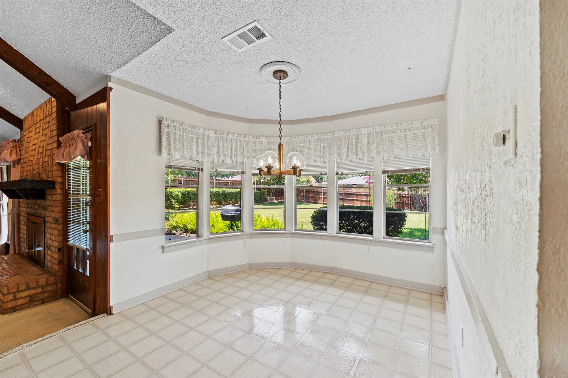 Single Family Residence For Sale in Dallas County , 903 Green Rock Drive, Duncanville, Texas 75137, 3 Bedroom, 2 Bathroom, 2 Garage spaces, 1,822 Sqft, built in 1975, mls#21322939, Real Estate Agent in Duncanville, Homes For Sale in Dallas county, Homes For Sale in Duncanville, Realtor in Duncanville Texas, Real Estate Brokerage Independent Realty Texas, Luminita Cordes Realtor