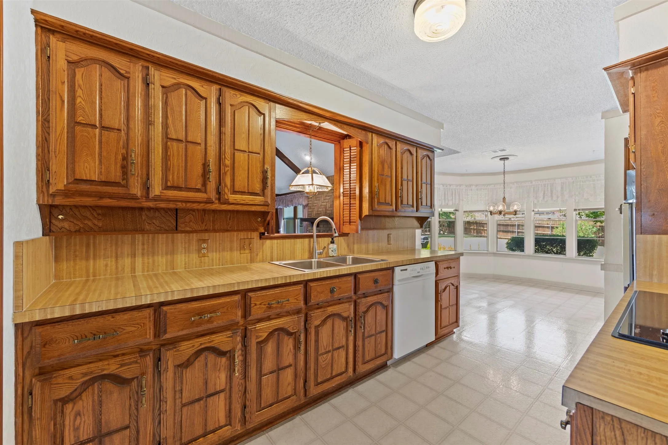 Single Family Residence For Sale in Dallas County , 903 Green Rock Drive, Duncanville, Texas 75137, 3 Bedroom, 2 Bathroom, 2 Garage spaces, 1,822 Sqft, built in 1975, mls#21322939, Real Estate Agent in Duncanville, Homes For Sale in Dallas county, Homes For Sale in Duncanville, Realtor in Duncanville Texas, Real Estate Brokerage Independent Realty Texas, Luminita Cordes Realtor