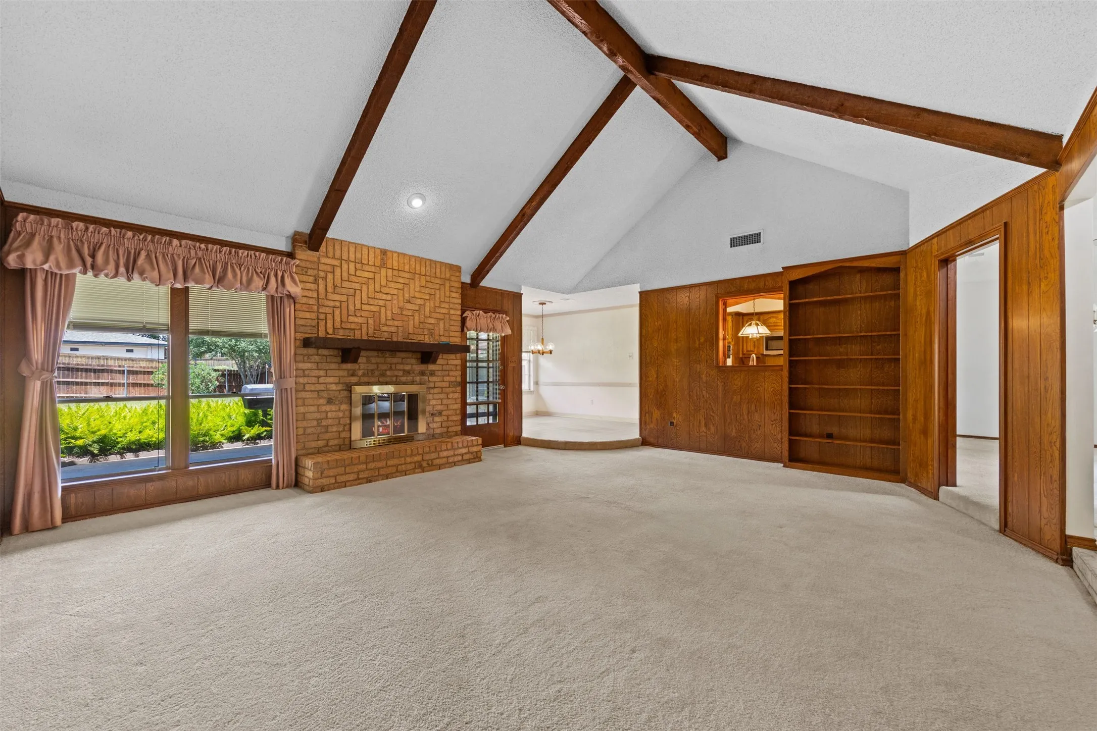 Single Family Residence For Sale in Dallas County , 903 Green Rock Drive, Duncanville, Texas 75137, 3 Bedroom, 2 Bathroom, 2 Garage spaces, 1,822 Sqft, built in 1975, mls#21322939, Real Estate Agent in Duncanville, Homes For Sale in Dallas county, Homes For Sale in Duncanville, Realtor in Duncanville Texas, Real Estate Brokerage Independent Realty Texas, Luminita Cordes Realtor