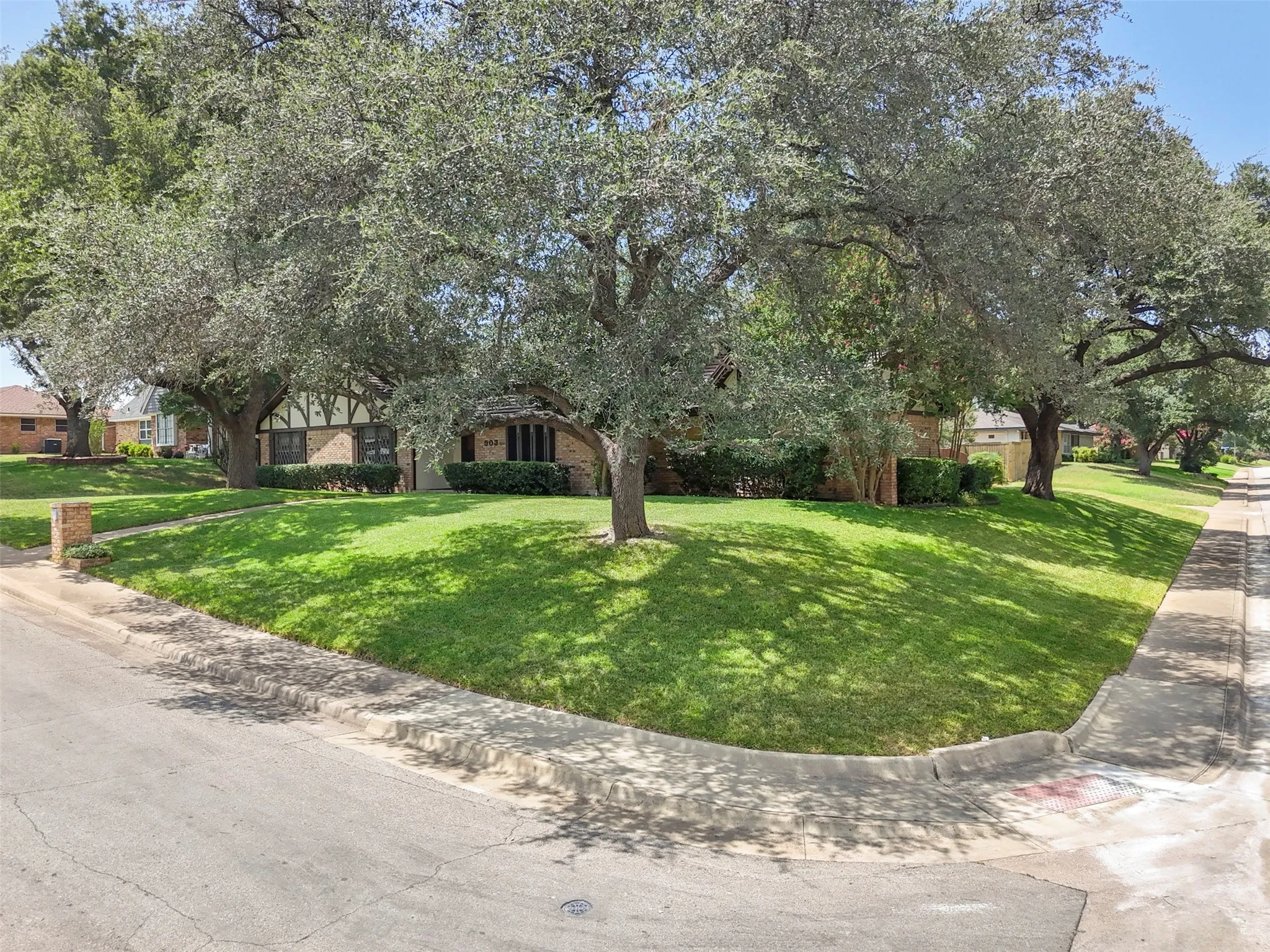 Single Family Residence For Sale in Dallas County , 903 Green Rock Drive, Duncanville, Texas 75137, 3 Bedroom, 2 Bathroom, 2 Garage spaces, 1,822 Sqft, built in 1975, mls#21322939, Real Estate Agent in Duncanville, Homes For Sale in Dallas county, Homes For Sale in Duncanville, Realtor in Duncanville Texas, Real Estate Brokerage Independent Realty Texas, Luminita Cordes Realtor
