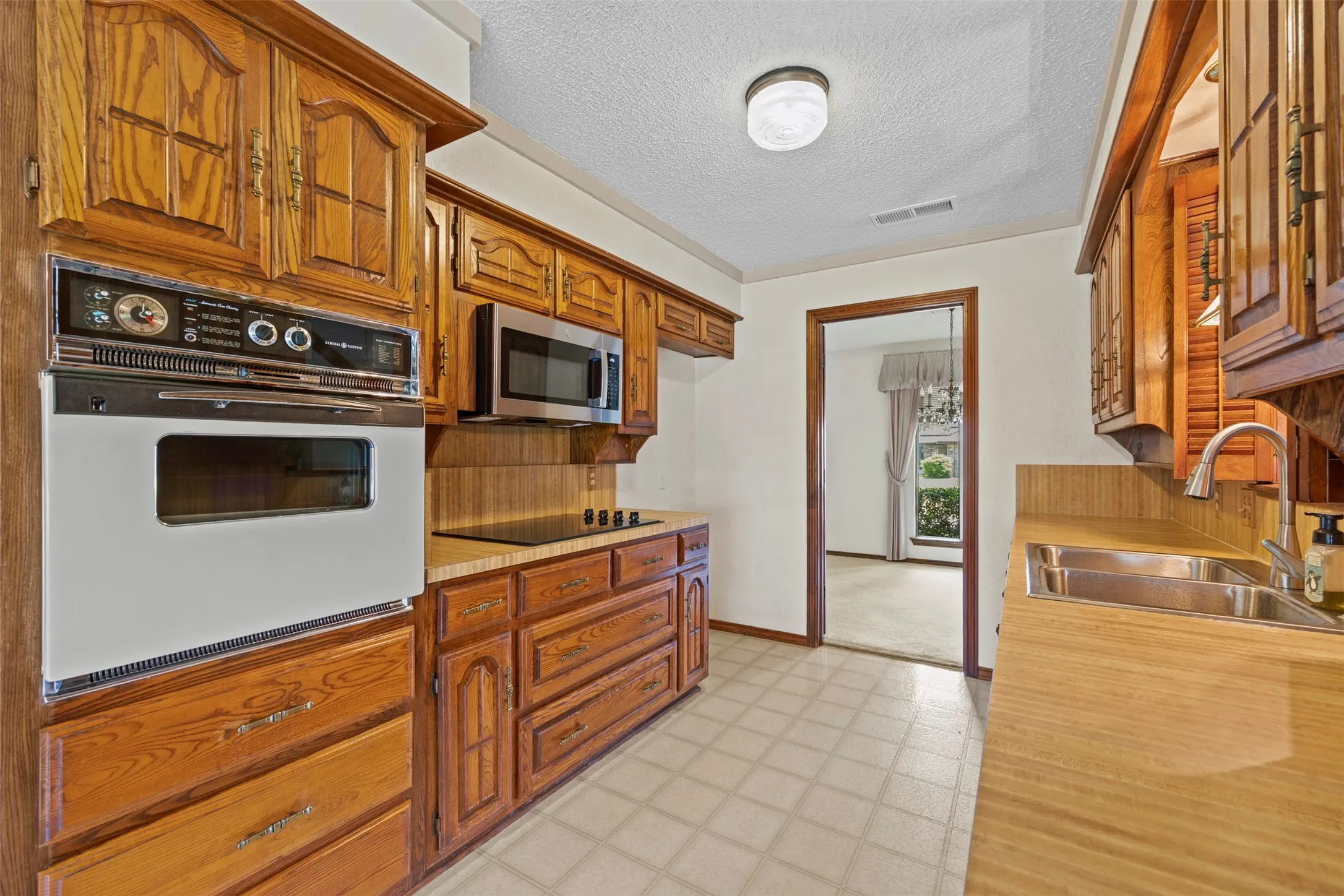 Single Family Residence For Sale in Dallas County , 903 Green Rock Drive, Duncanville, Texas 75137, 3 Bedroom, 2 Bathroom, 2 Garage spaces, 1,822 Sqft, built in 1975, mls#21322939, Real Estate Agent in Duncanville, Homes For Sale in Dallas county, Homes For Sale in Duncanville, Realtor in Duncanville Texas, Real Estate Brokerage Independent Realty Texas, Luminita Cordes Realtor