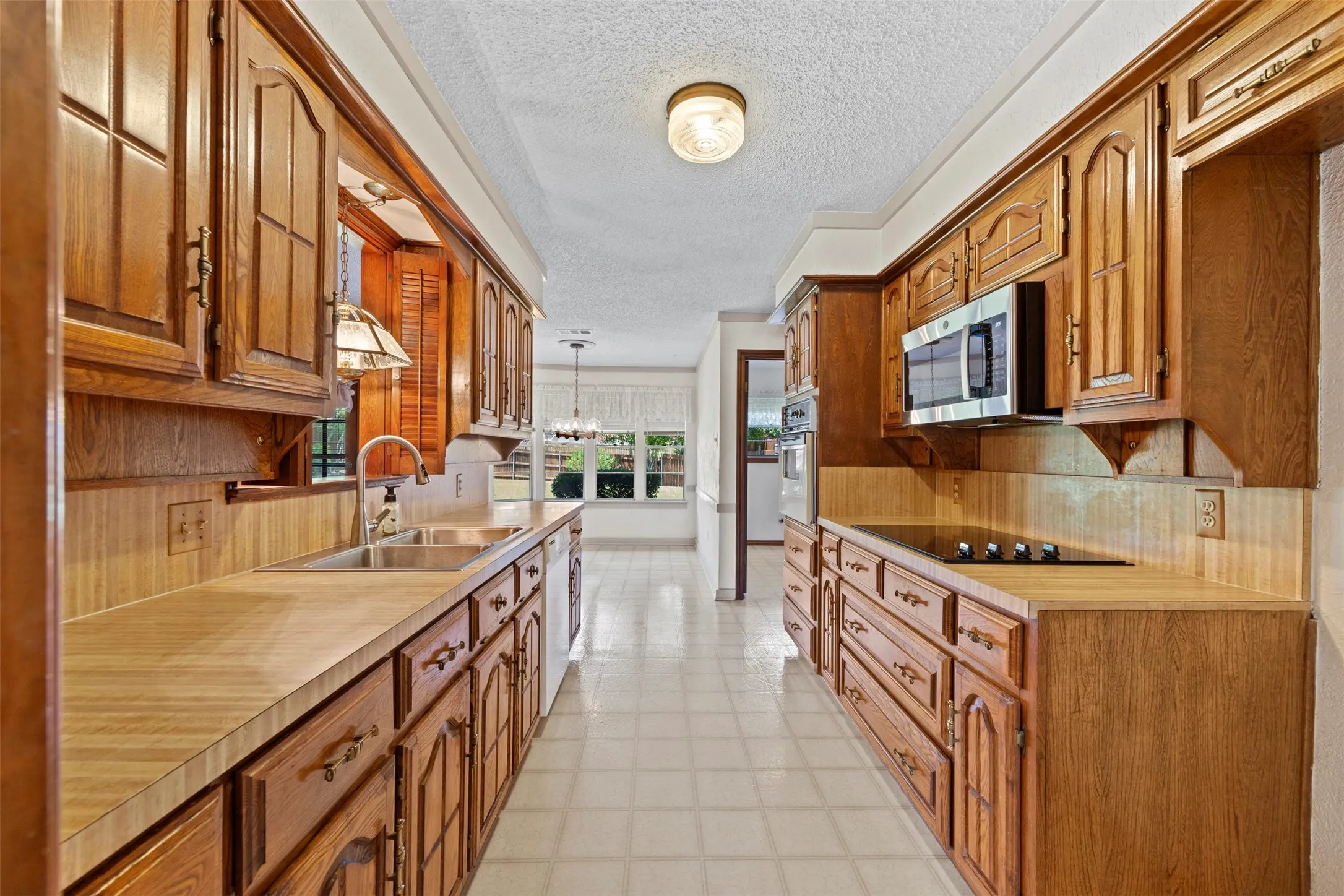 Single Family Residence For Sale in Dallas County , 903 Green Rock Drive, Duncanville, Texas 75137, 3 Bedroom, 2 Bathroom, 2 Garage spaces, 1,822 Sqft, built in 1975, mls#21322939, Real Estate Agent in Duncanville, Homes For Sale in Dallas county, Homes For Sale in Duncanville, Realtor in Duncanville Texas, Real Estate Brokerage Independent Realty Texas, Luminita Cordes Realtor