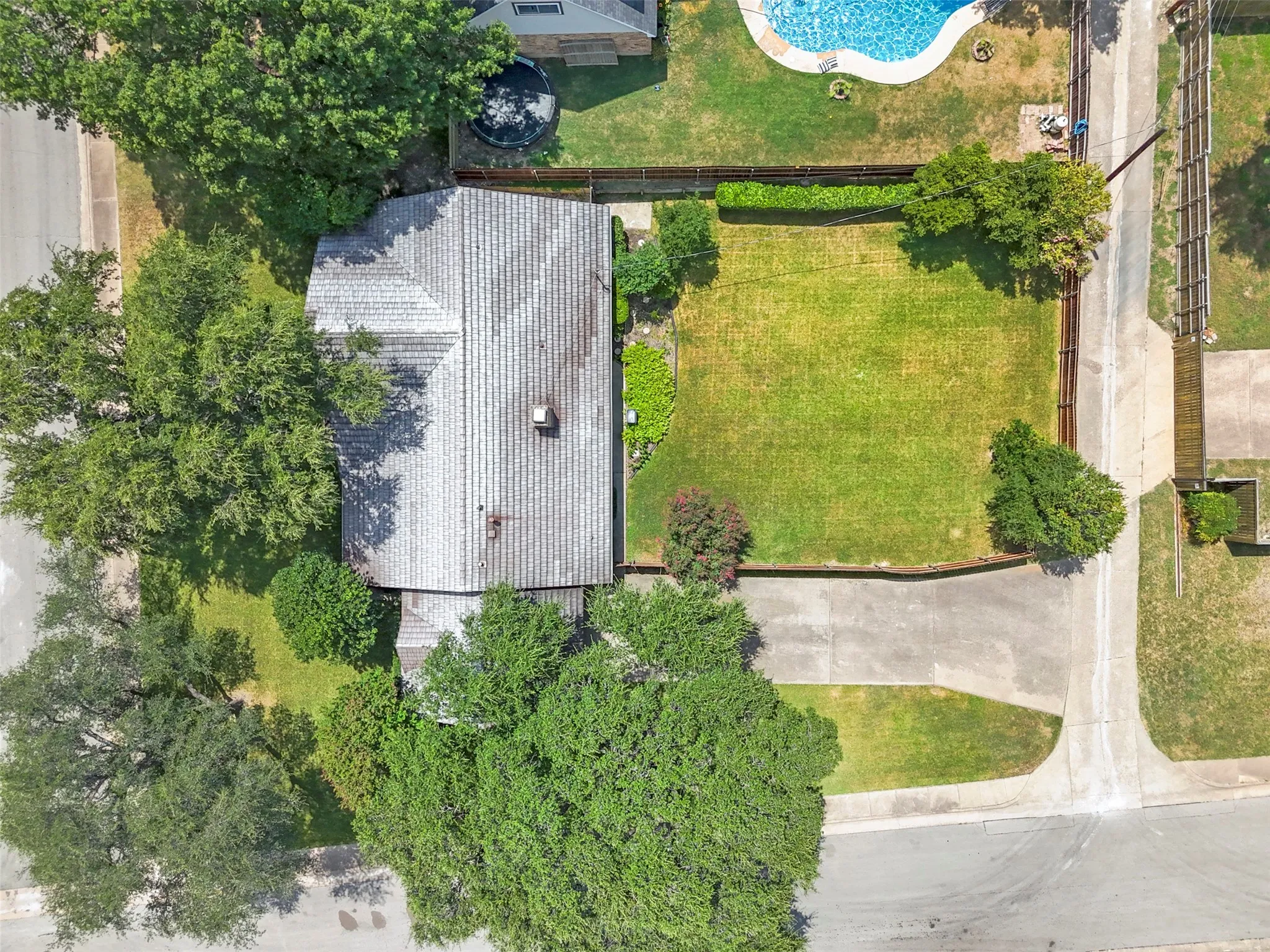Single Family Residence For Sale in Dallas County , 903 Green Rock Drive, Duncanville, Texas 75137, 3 Bedroom, 2 Bathroom, 2 Garage spaces, 1,822 Sqft, built in 1975, mls#21322939, Real Estate Agent in Duncanville, Homes For Sale in Dallas county, Homes For Sale in Duncanville, Realtor in Duncanville Texas, Real Estate Brokerage Independent Realty Texas, Luminita Cordes Realtor