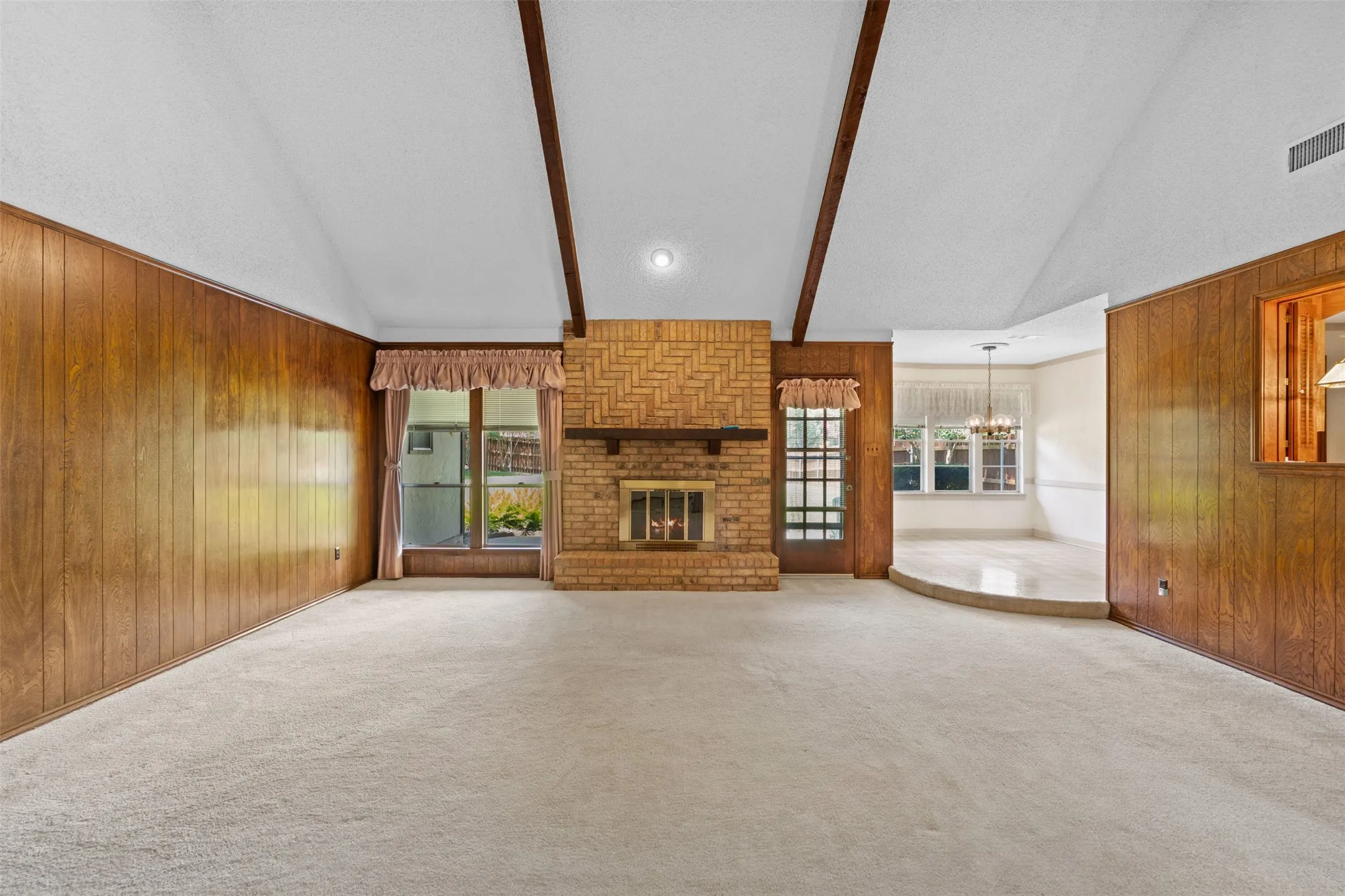 Single Family Residence For Sale in Dallas County , 903 Green Rock Drive, Duncanville, Texas 75137, 3 Bedroom, 2 Bathroom, 2 Garage spaces, 1,822 Sqft, built in 1975, mls#21322939, Real Estate Agent in Duncanville, Homes For Sale in Dallas county, Homes For Sale in Duncanville, Realtor in Duncanville Texas, Real Estate Brokerage Independent Realty Texas, Luminita Cordes Realtor
