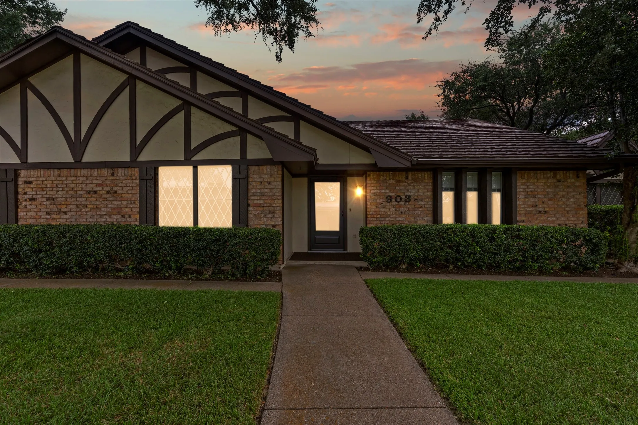 Single Family Residence For Sale in Dallas County , 903 Green Rock Drive, Duncanville, Texas 75137, 3 Bedroom, 2 Bathroom, 2 Garage spaces, 1,822 Sqft, built in 1975, mls#21322939, Real Estate Agent in Duncanville, Homes For Sale in Dallas county, Homes For Sale in Duncanville, Realtor in Duncanville Texas, Real Estate Brokerage Independent Realty Texas, Luminita Cordes Realtor