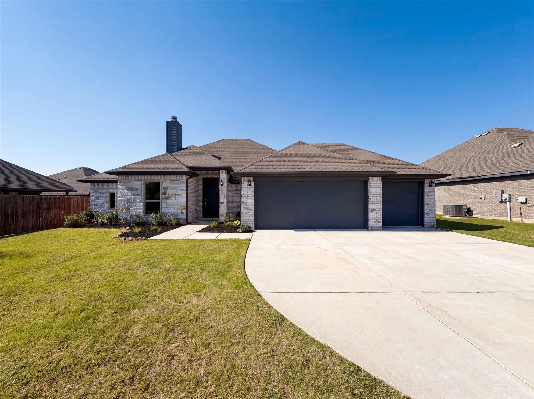 Single Family Residence For Sale in Denton County , 1530 Woodmere Drive, Krum, Texas 76249, 3 Bedroom, 2 Bathroom, 3 Garage spaces, 1,844 Sqft, built in 2021, mls#21322933, Real Estate Agent in Krum, Homes For Sale in Denton county, Homes For Sale in Krum, Realtor in Krum Texas, Real Estate Brokerage Independent Realty Texas, Luminita Cordes Realtor