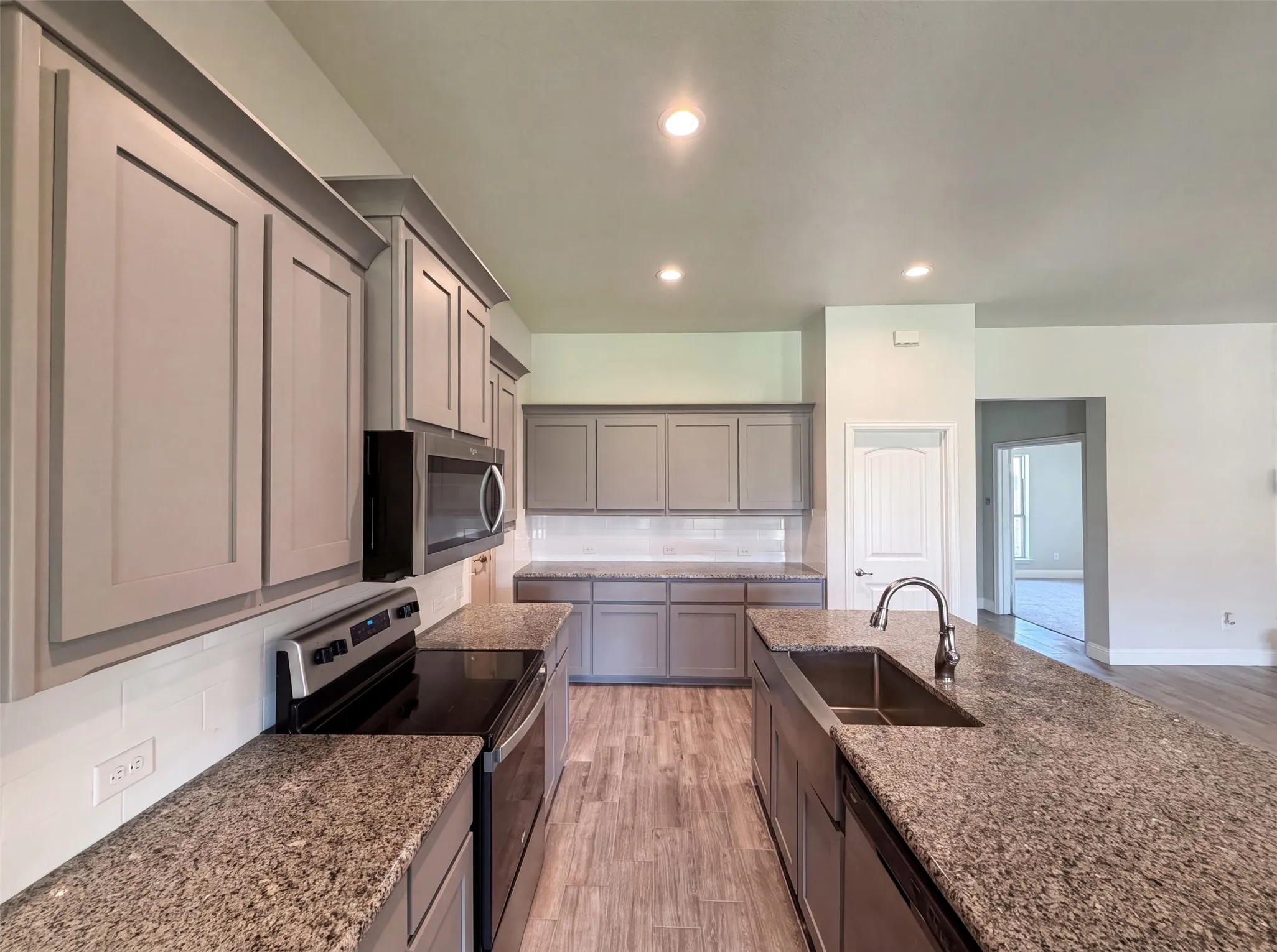 Single Family Residence For Sale in Denton County , 1530 Woodmere Drive, Krum, Texas 76249, 3 Bedroom, 2 Bathroom, 3 Garage spaces, 1,844 Sqft, built in 2021, mls#21322933, Real Estate Agent in Krum, Homes For Sale in Denton county, Homes For Sale in Krum, Realtor in Krum Texas, Real Estate Brokerage Independent Realty Texas, Luminita Cordes Realtor