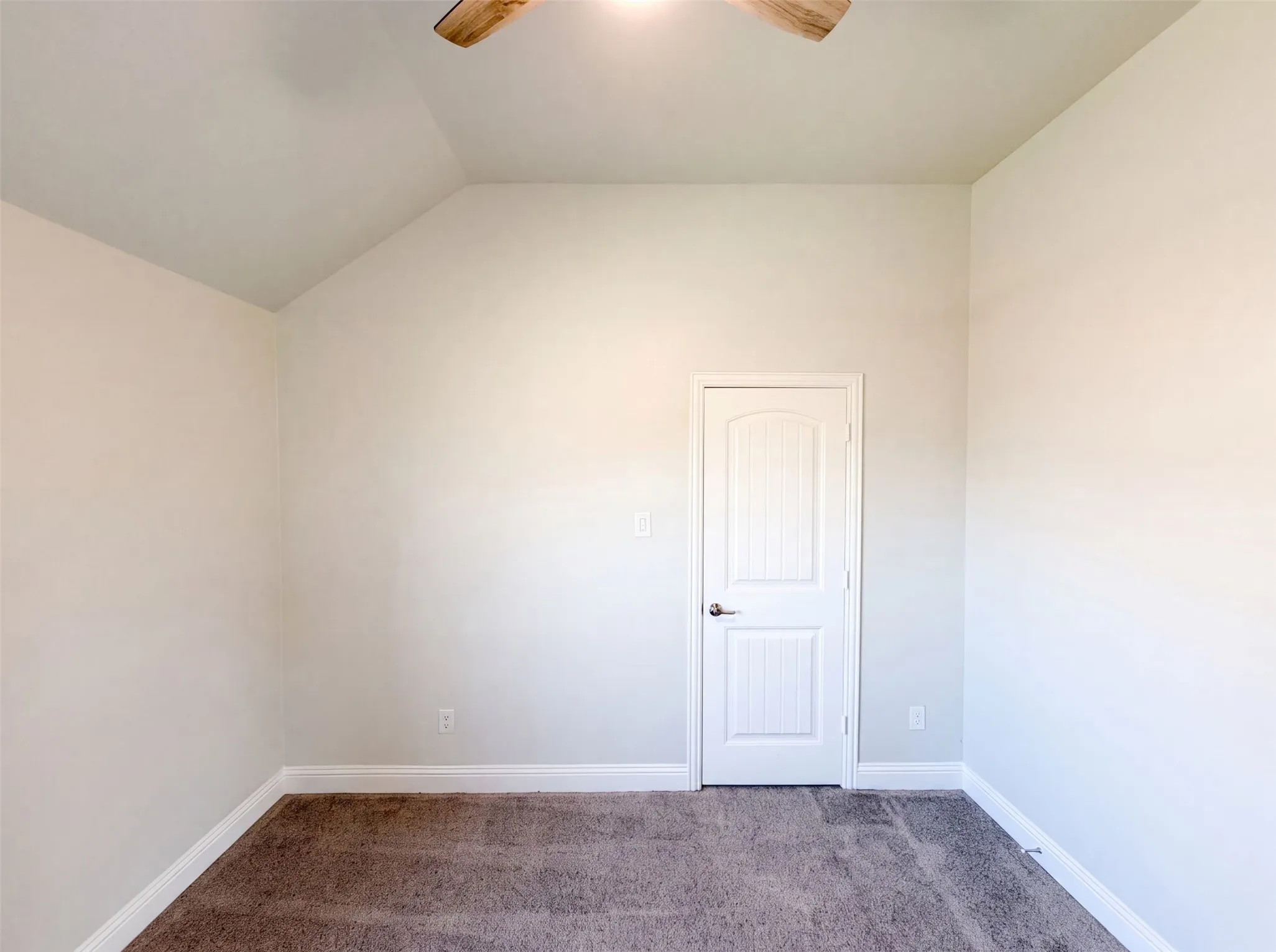 Single Family Residence For Sale in Denton County , 1530 Woodmere Drive, Krum, Texas 76249, 3 Bedroom, 2 Bathroom, 3 Garage spaces, 1,844 Sqft, built in 2021, mls#21322933, Real Estate Agent in Krum, Homes For Sale in Denton county, Homes For Sale in Krum, Realtor in Krum Texas, Real Estate Brokerage Independent Realty Texas, Luminita Cordes Realtor
