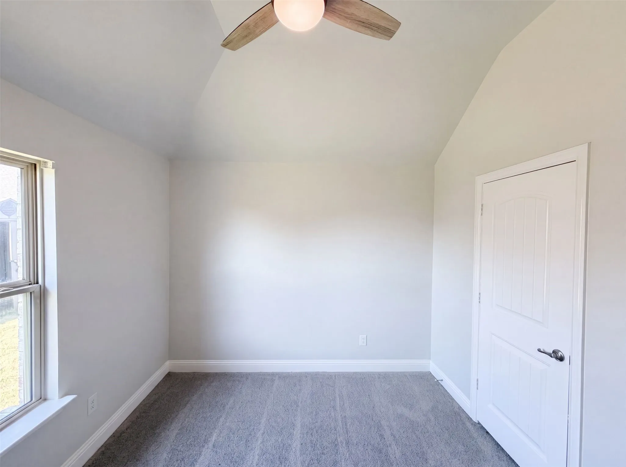 Single Family Residence For Sale in Denton County , 1530 Woodmere Drive, Krum, Texas 76249, 3 Bedroom, 2 Bathroom, 3 Garage spaces, 1,844 Sqft, built in 2021, mls#21322933, Real Estate Agent in Krum, Homes For Sale in Denton county, Homes For Sale in Krum, Realtor in Krum Texas, Real Estate Brokerage Independent Realty Texas, Luminita Cordes Realtor