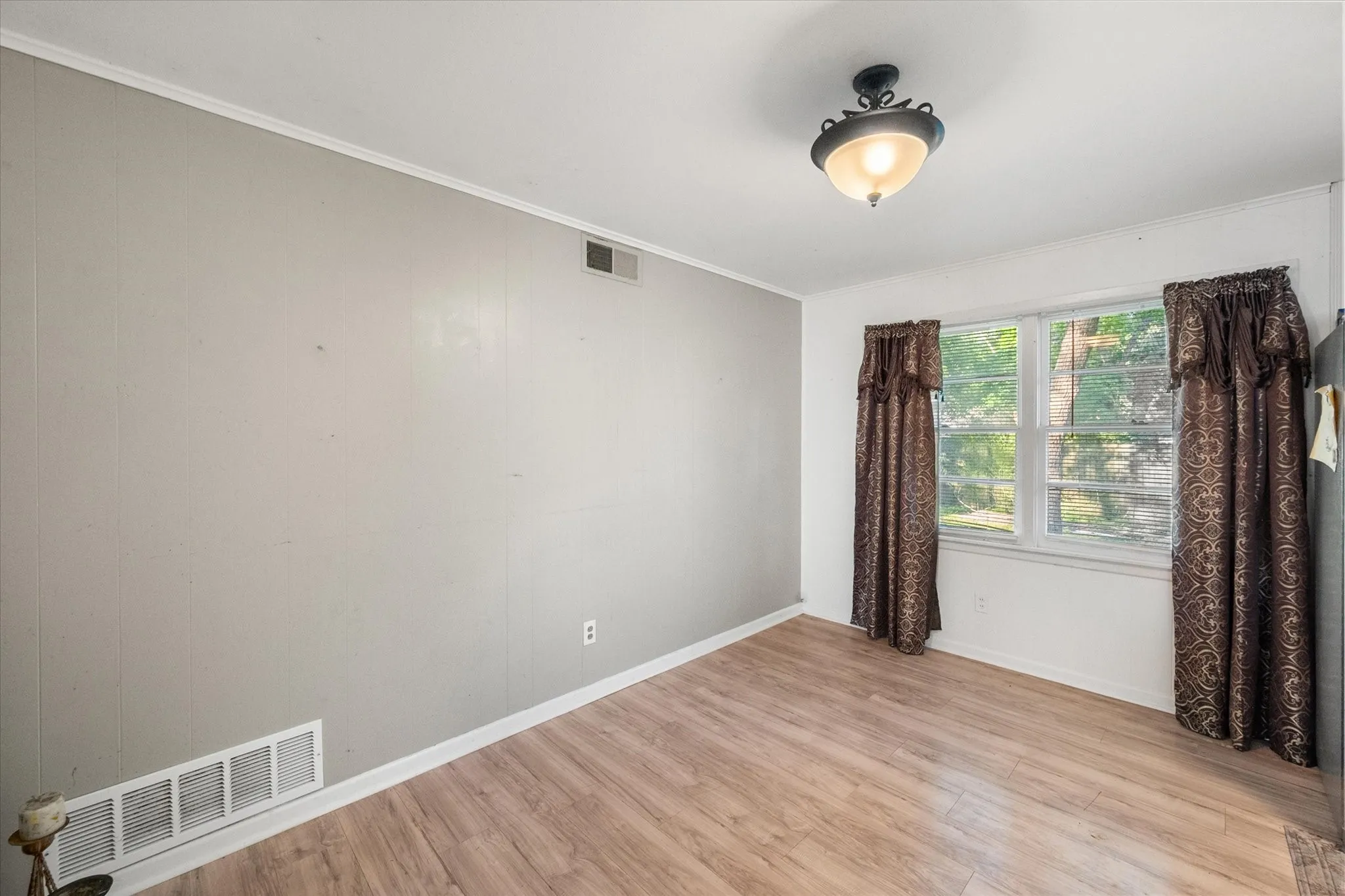 Single Family Residence For Sale in Navarro County , 302 S 38th Street, Corsicana, Texas 75110, 3 Bedroom, 2 Bathroom, Garage spaces, 1,308 Sqft, built in 1960, mls#21320035, Real Estate Agent in Corsicana, Homes For Sale in Navarro county, Homes For Sale in Corsicana, Realtor in Corsicana Texas, Real Estate Brokerage Independent Realty Texas, Luminita Cordes Realtor