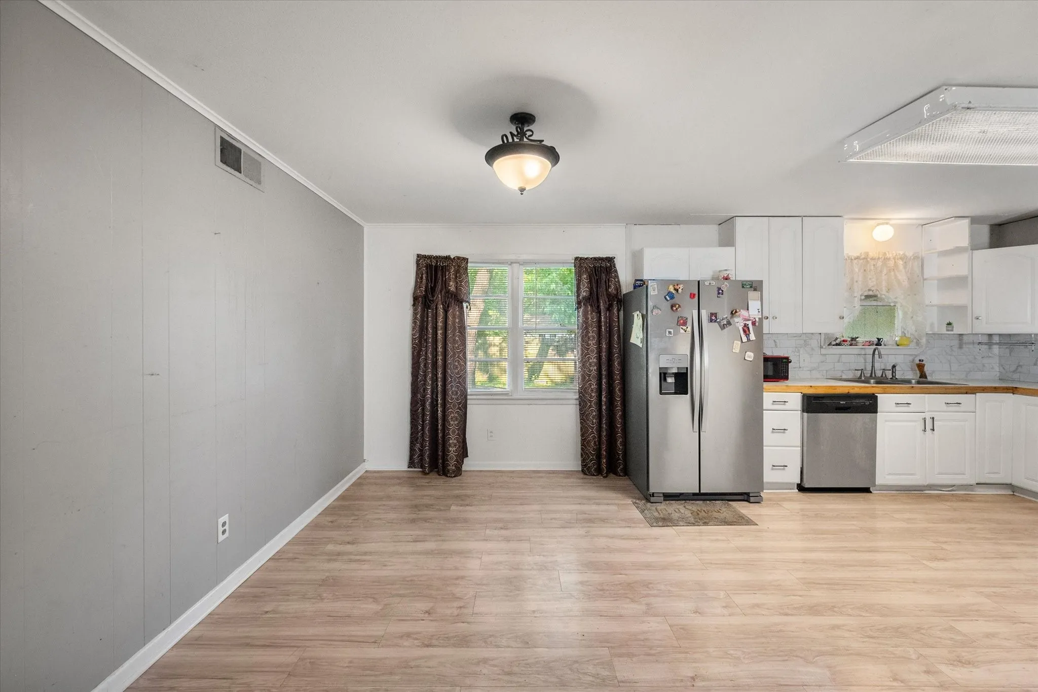 Single Family Residence For Sale in Navarro County , 302 S 38th Street, Corsicana, Texas 75110, 3 Bedroom, 2 Bathroom, Garage spaces, 1,308 Sqft, built in 1960, mls#21320035, Real Estate Agent in Corsicana, Homes For Sale in Navarro county, Homes For Sale in Corsicana, Realtor in Corsicana Texas, Real Estate Brokerage Independent Realty Texas, Luminita Cordes Realtor