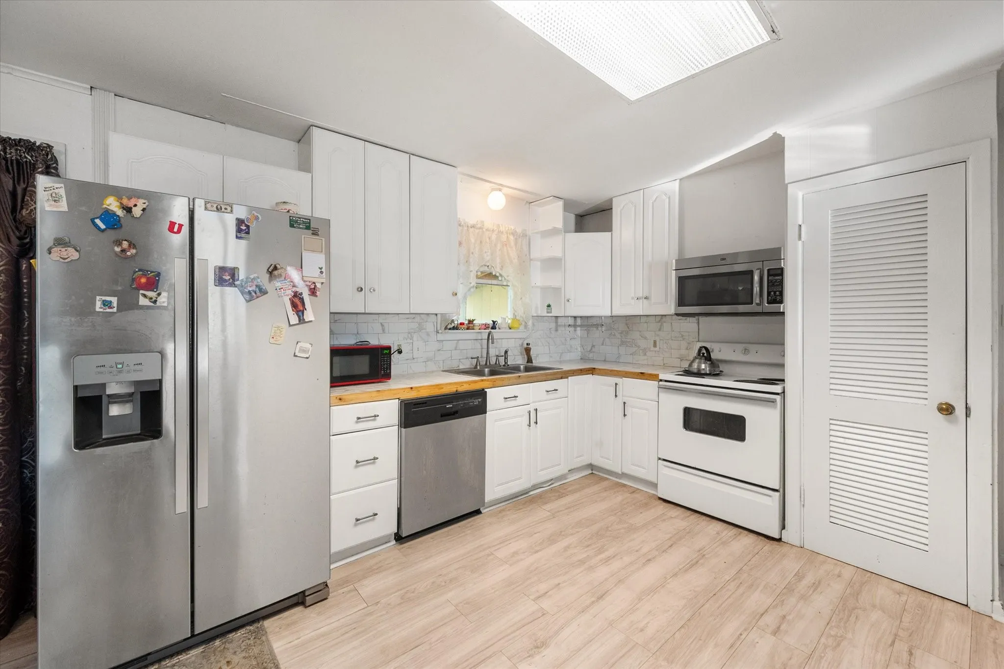 Single Family Residence For Sale in Navarro County , 302 S 38th Street, Corsicana, Texas 75110, 3 Bedroom, 2 Bathroom, Garage spaces, 1,308 Sqft, built in 1960, mls#21320035, Real Estate Agent in Corsicana, Homes For Sale in Navarro county, Homes For Sale in Corsicana, Realtor in Corsicana Texas, Real Estate Brokerage Independent Realty Texas, Luminita Cordes Realtor
