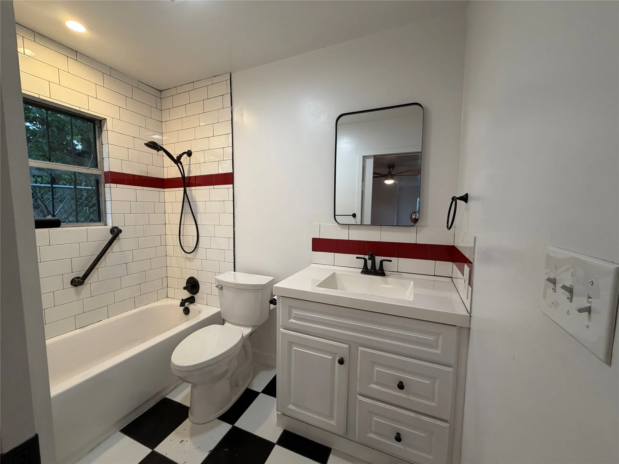 Single Family Residence For Sale in Travis County , 1060 Gardner Road, Austin, Texas 78721, 3 Bedroom, 2 Bathroom, Garage spaces, 1,478 Sqft, built in 1968, mls#21322973, Real Estate Agent in Austin, Homes For Sale in Travis county, Homes For Sale in Austin, Realtor in Austin Texas, Real Estate Brokerage Independent Realty Texas, Luminita Cordes Realtor