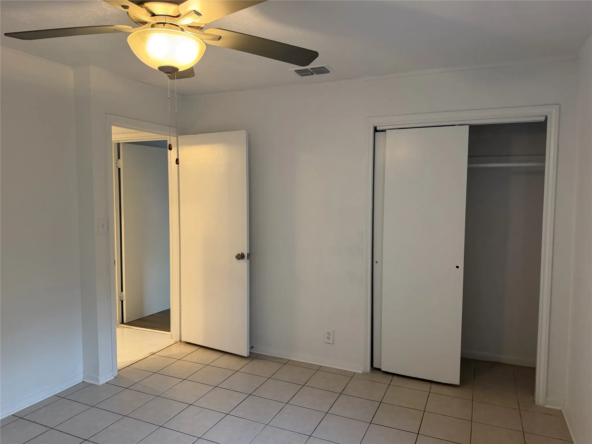 Single Family Residence For Sale in Travis County , 1060 Gardner Road, Austin, Texas 78721, 3 Bedroom, 2 Bathroom, Garage spaces, 1,478 Sqft, built in 1968, mls#21322973, Real Estate Agent in Austin, Homes For Sale in Travis county, Homes For Sale in Austin, Realtor in Austin Texas, Real Estate Brokerage Independent Realty Texas, Luminita Cordes Realtor
