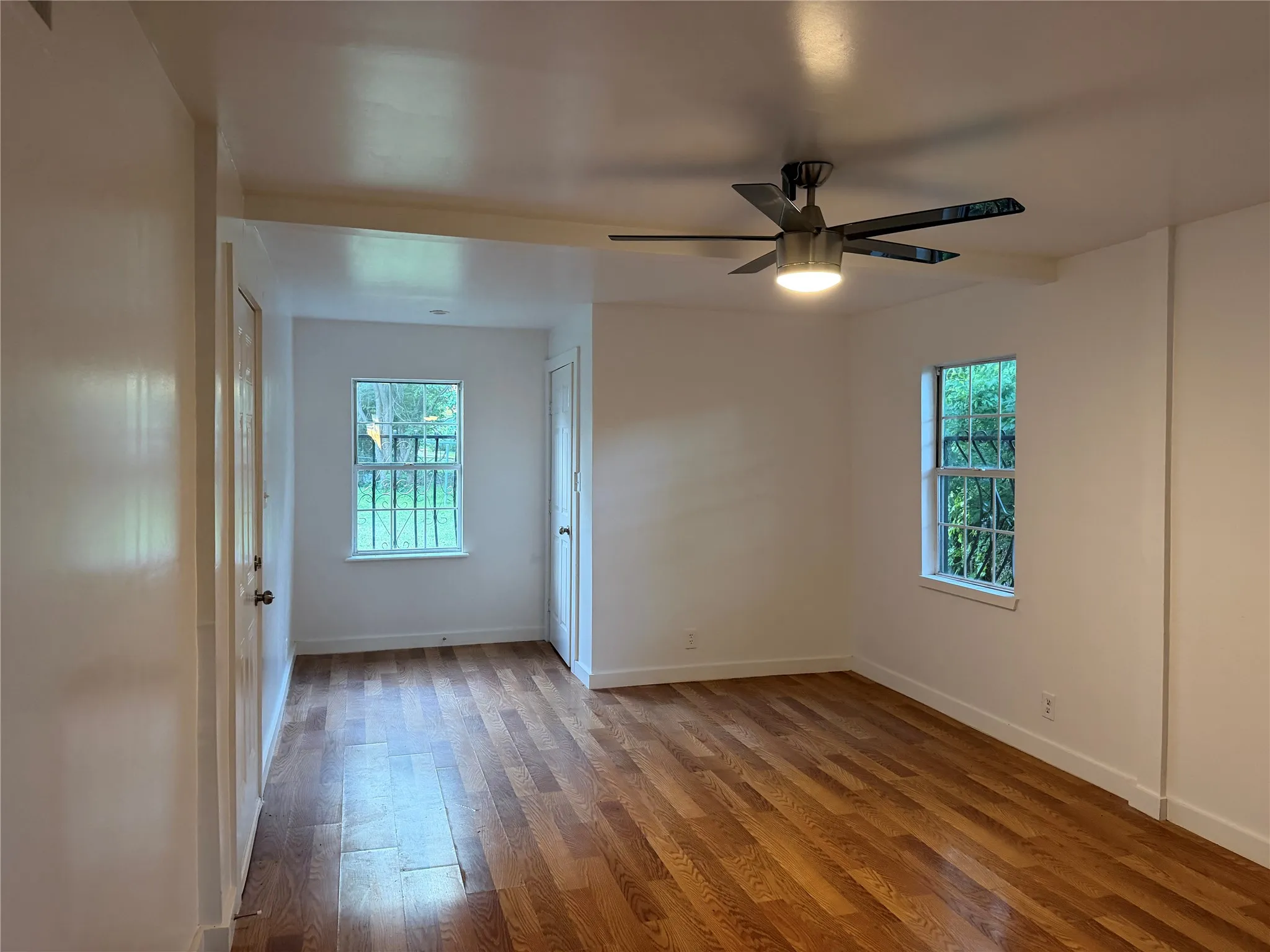 Single Family Residence For Sale in Travis County , 1060 Gardner Road, Austin, Texas 78721, 3 Bedroom, 2 Bathroom, Garage spaces, 1,478 Sqft, built in 1968, mls#21322973, Real Estate Agent in Austin, Homes For Sale in Travis county, Homes For Sale in Austin, Realtor in Austin Texas, Real Estate Brokerage Independent Realty Texas, Luminita Cordes Realtor