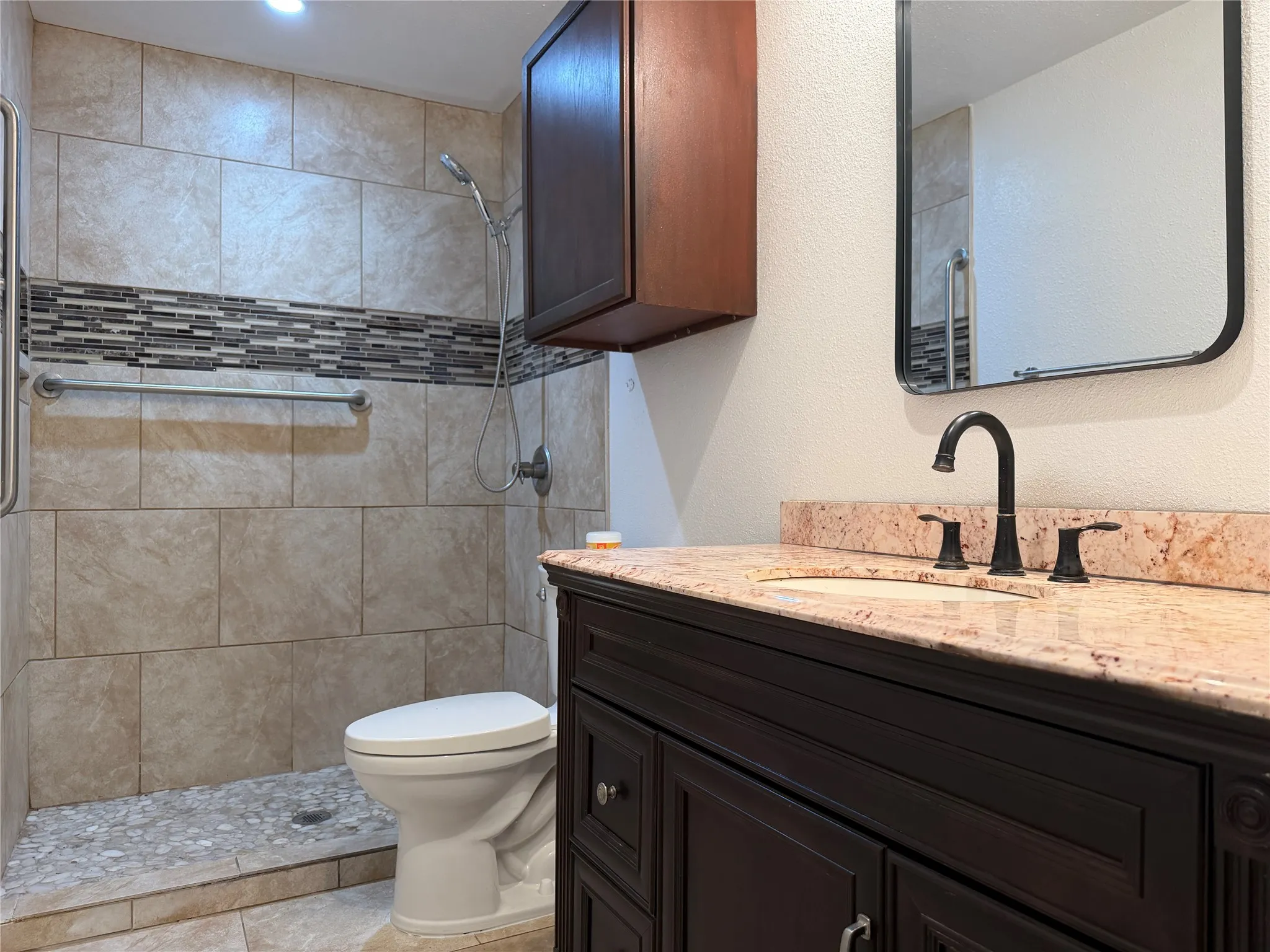 Single Family Residence For Sale in Travis County , 1060 Gardner Road, Austin, Texas 78721, 3 Bedroom, 2 Bathroom, Garage spaces, 1,478 Sqft, built in 1968, mls#21322973, Real Estate Agent in Austin, Homes For Sale in Travis county, Homes For Sale in Austin, Realtor in Austin Texas, Real Estate Brokerage Independent Realty Texas, Luminita Cordes Realtor