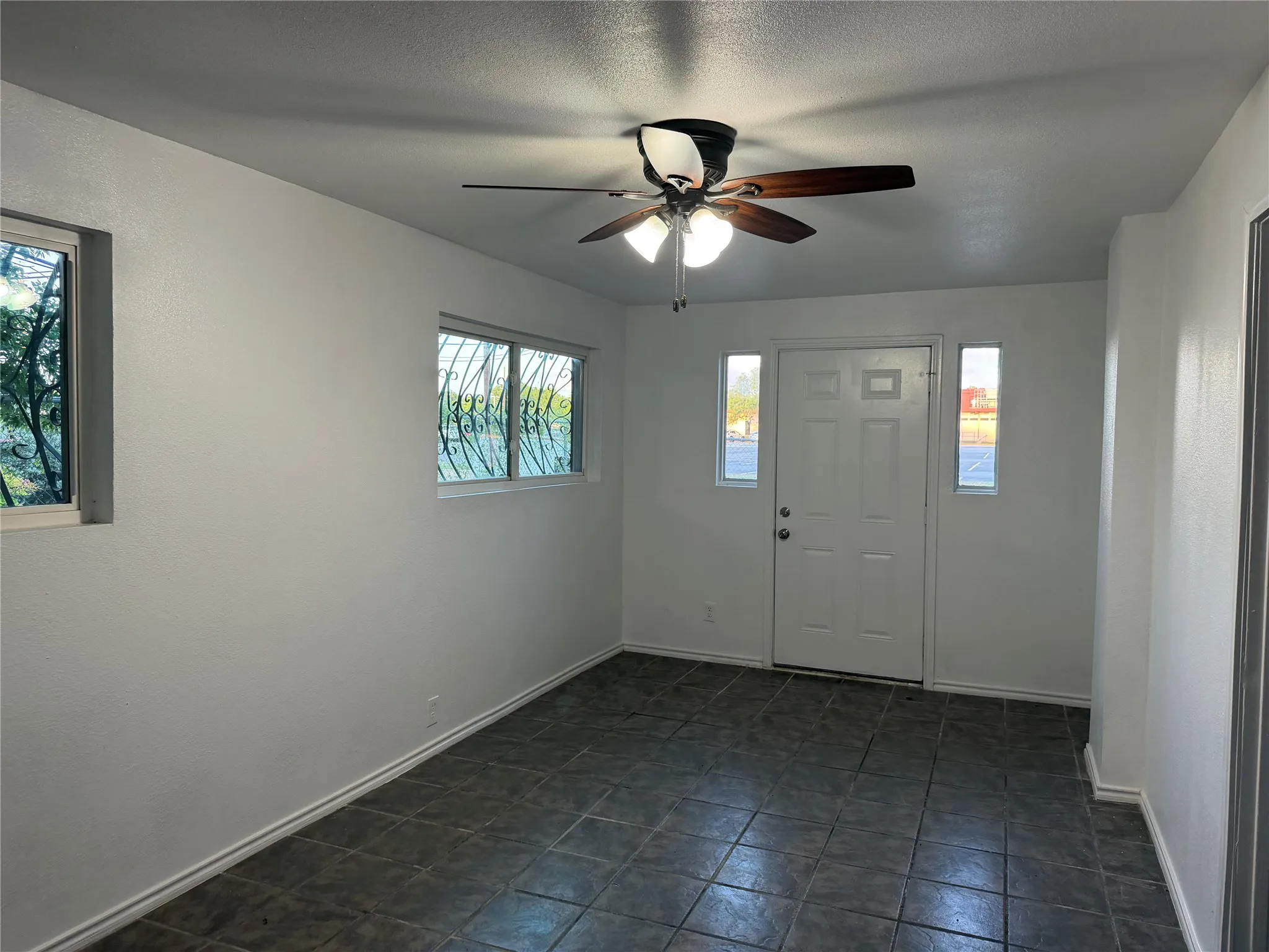 Single Family Residence For Sale in Travis County , 1060 Gardner Road, Austin, Texas 78721, 3 Bedroom, 2 Bathroom, Garage spaces, 1,478 Sqft, built in 1968, mls#21322973, Real Estate Agent in Austin, Homes For Sale in Travis county, Homes For Sale in Austin, Realtor in Austin Texas, Real Estate Brokerage Independent Realty Texas, Luminita Cordes Realtor