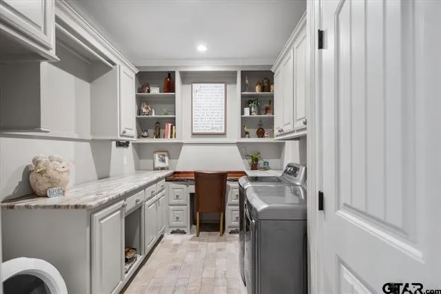 Single Family Residence For Sale in Smith County , 332 Hines Crossing, Bullard, Texas 75757, 3 Bedroom, 2 Bathroom, 2 Garage spaces, 2,539 Sqft, built in 2018, mls#21322975, Real Estate Agent in Bullard, Homes For Sale in Smith county, Homes For Sale in Bullard, Realtor in Bullard Texas, Real Estate Brokerage Independent Realty Texas, Luminita Cordes Realtor