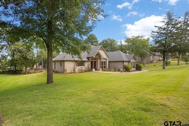 Single Family Residence For Sale in Smith County , 332 Hines Crossing, Bullard, Texas 75757, 3 Bedroom, 2 Bathroom, 2 Garage spaces, 2,539 Sqft, built in 2018, mls#21322975, Real Estate Agent in Bullard, Homes For Sale in Smith county, Homes For Sale in Bullard, Realtor in Bullard Texas, Real Estate Brokerage Independent Realty Texas, Luminita Cordes Realtor