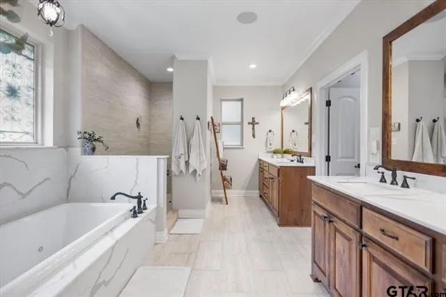 Single Family Residence For Sale in Smith County , 332 Hines Crossing, Bullard, Texas 75757, 3 Bedroom, 2 Bathroom, 2 Garage spaces, 2,539 Sqft, built in 2018, mls#21322975, Real Estate Agent in Bullard, Homes For Sale in Smith county, Homes For Sale in Bullard, Realtor in Bullard Texas, Real Estate Brokerage Independent Realty Texas, Luminita Cordes Realtor